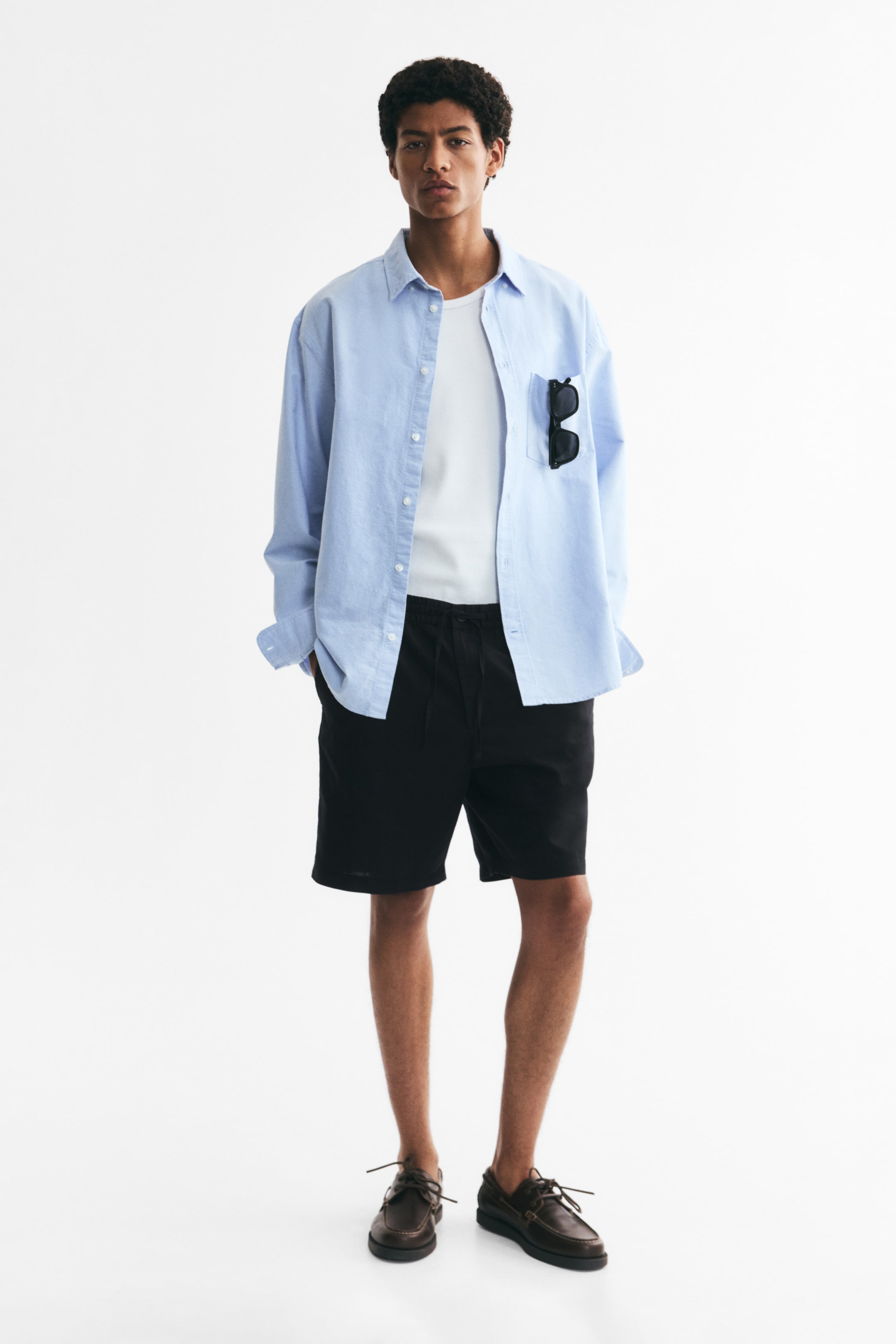 Xem ảnh lớn hơn: Quần short linen pha Regular Fit - Màu đen - Men | H&M VN 1