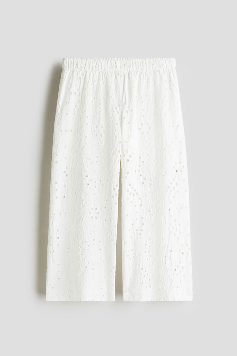 Široke pantalone u engleskom vezu