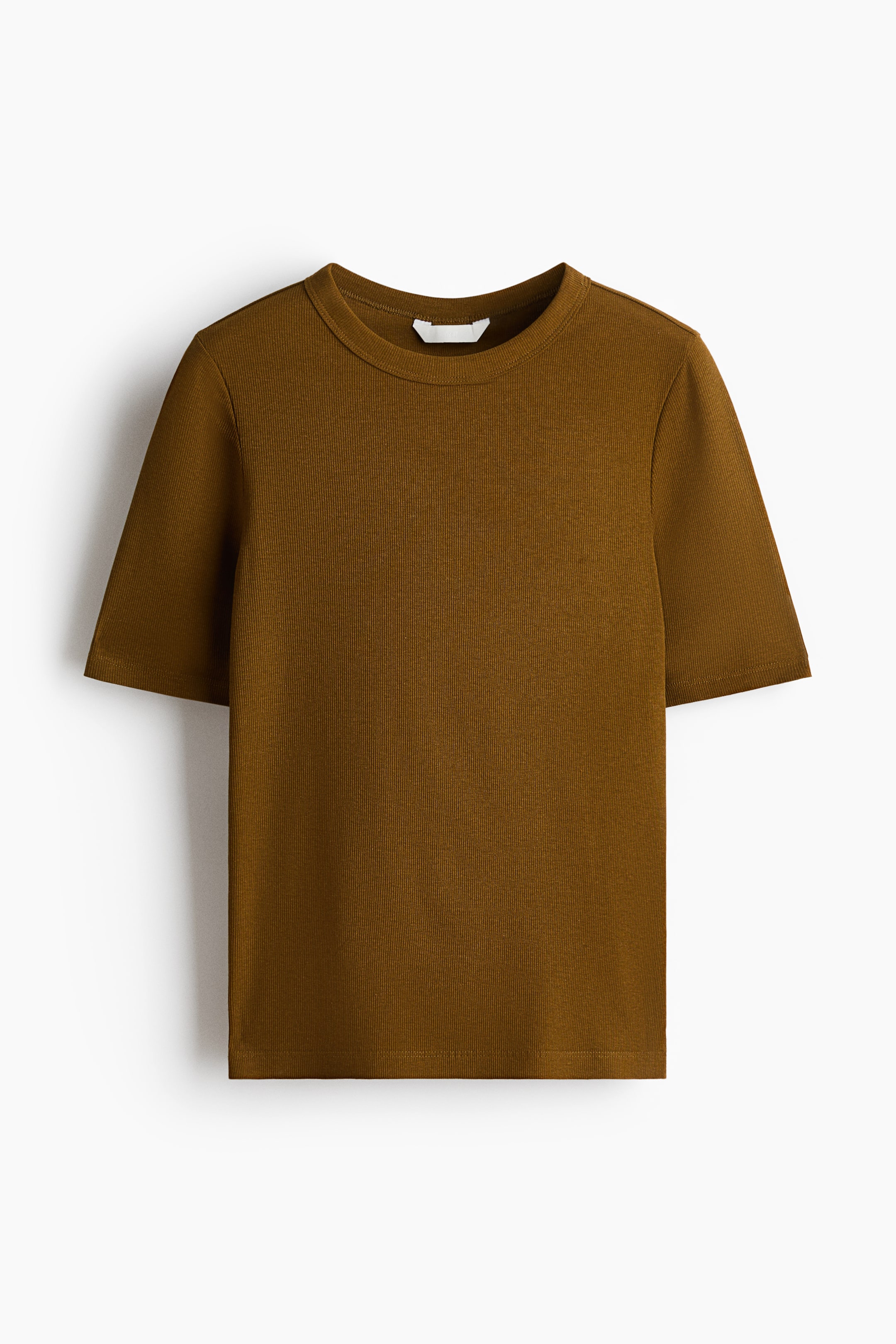 Visualizza immagine più grande: Una t-shirt marrone aderente è mostrata frontalmente, con texture in jersey a coste, scollo rotondo rifinito a costine, maniche corte e orlo dritto.