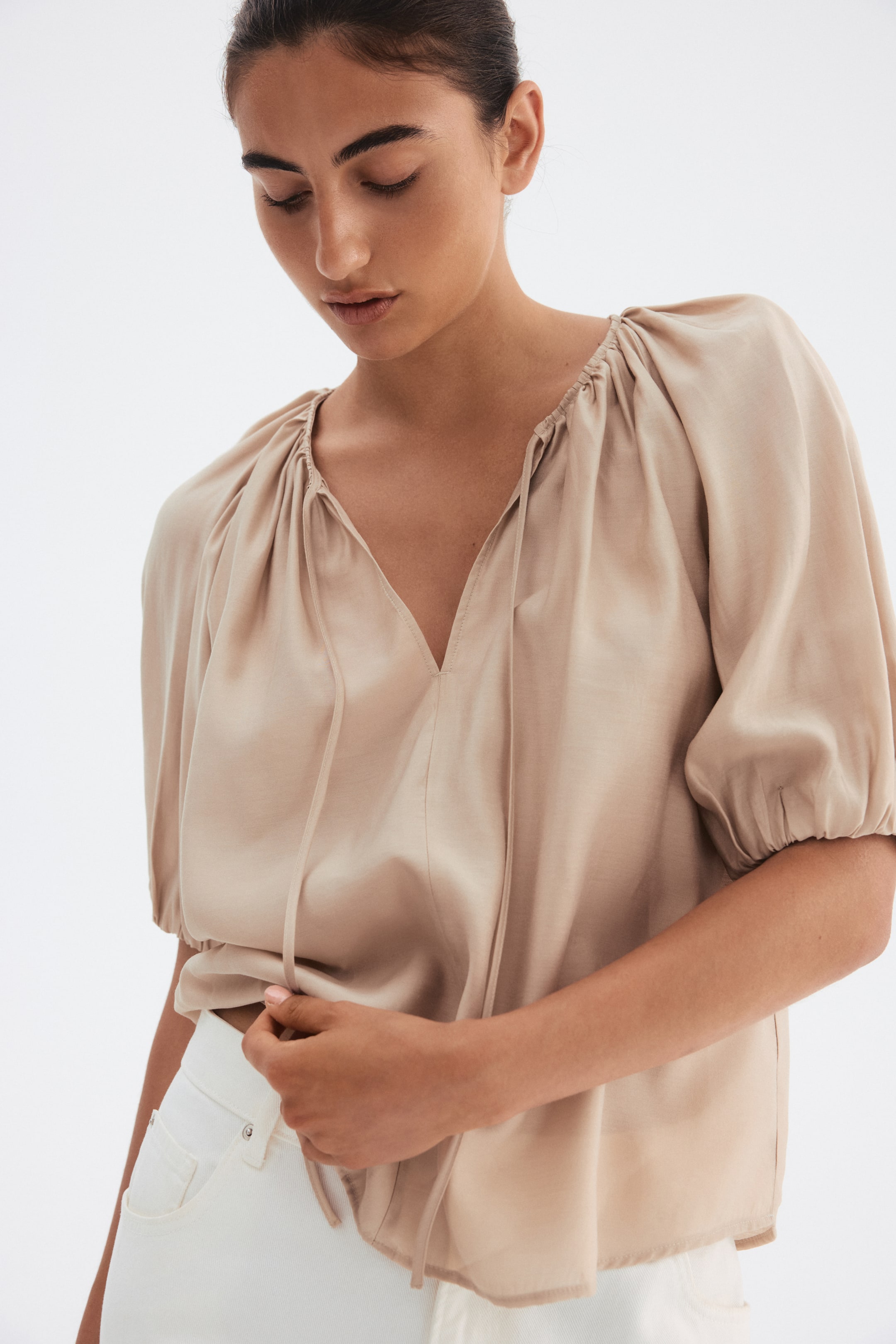 Zobrazit větší obrázek: Halenka s balonovým rukávem - Béžová - ŽENY | H&M CZ 2