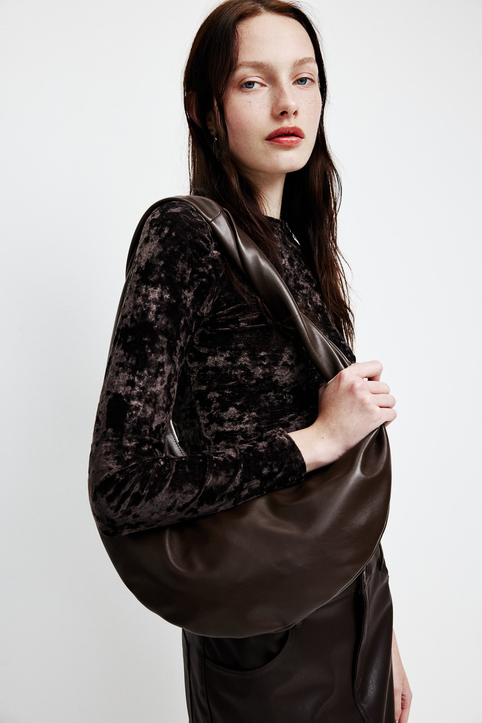 Twisted-strap shoulder bag - Dark brown/Grey/Black - 1