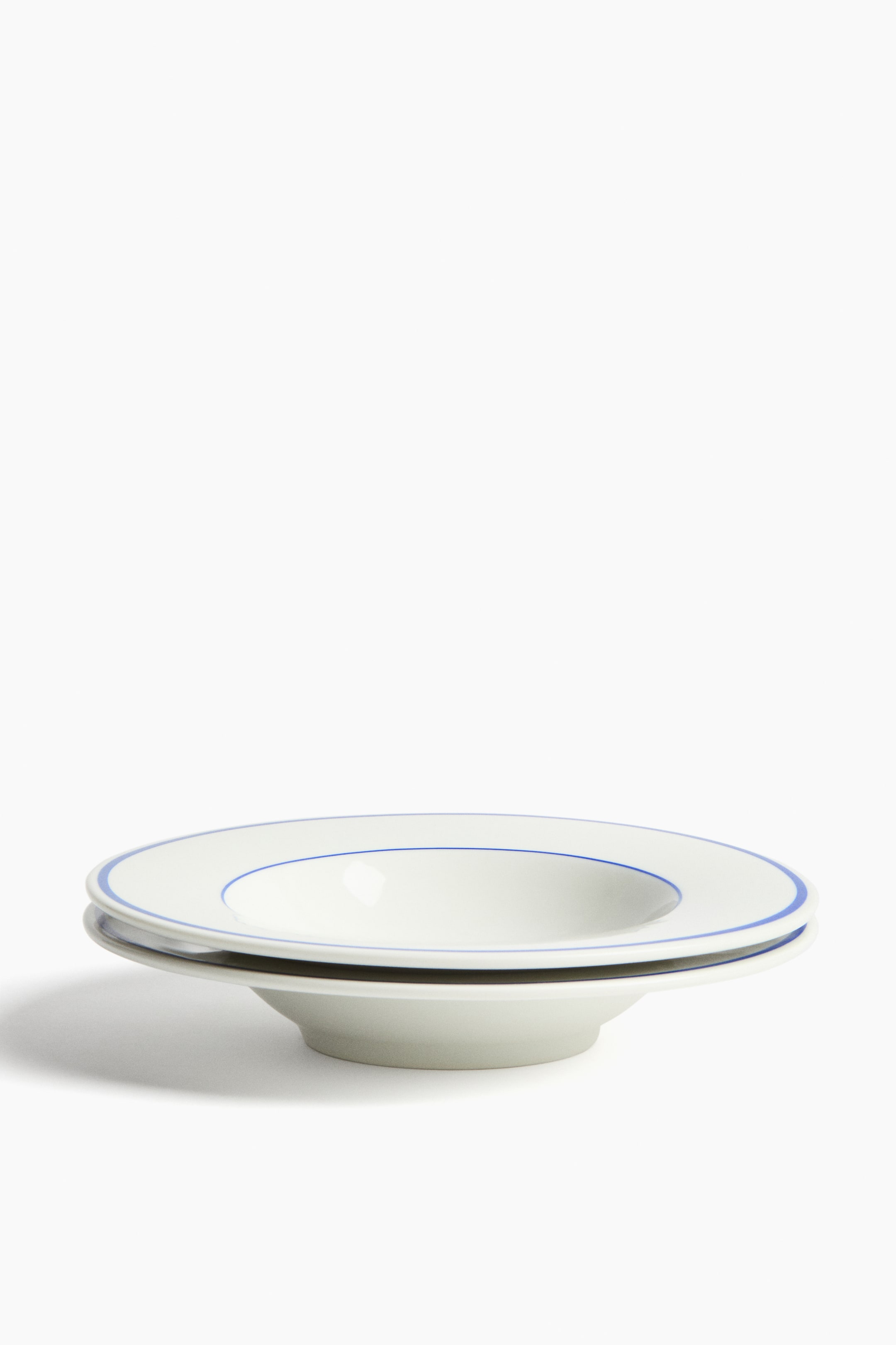 Lot de 2 assiettes creuses en porcelaine
