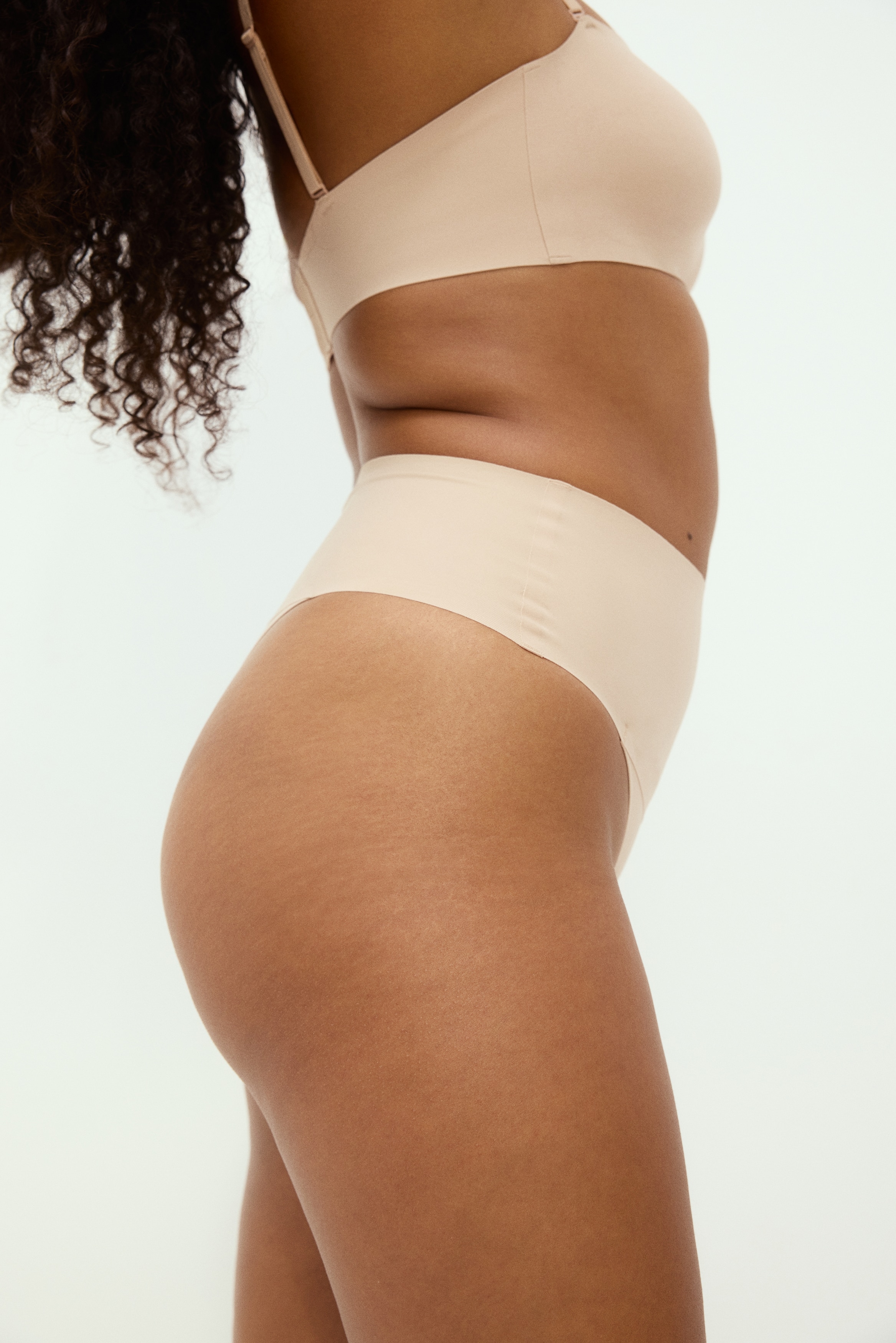 Medium Shape Thong briefs
