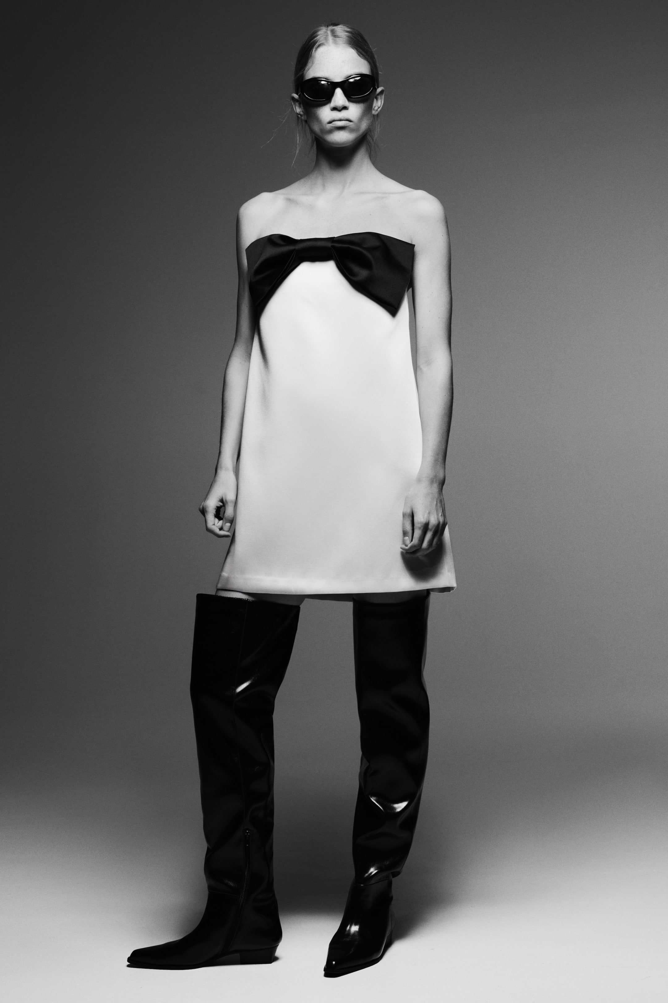 Näytä suurempi kuva: Rusettikoristeinen bandeau-mekko - Valkoinen - NAISET | H&M FI 2