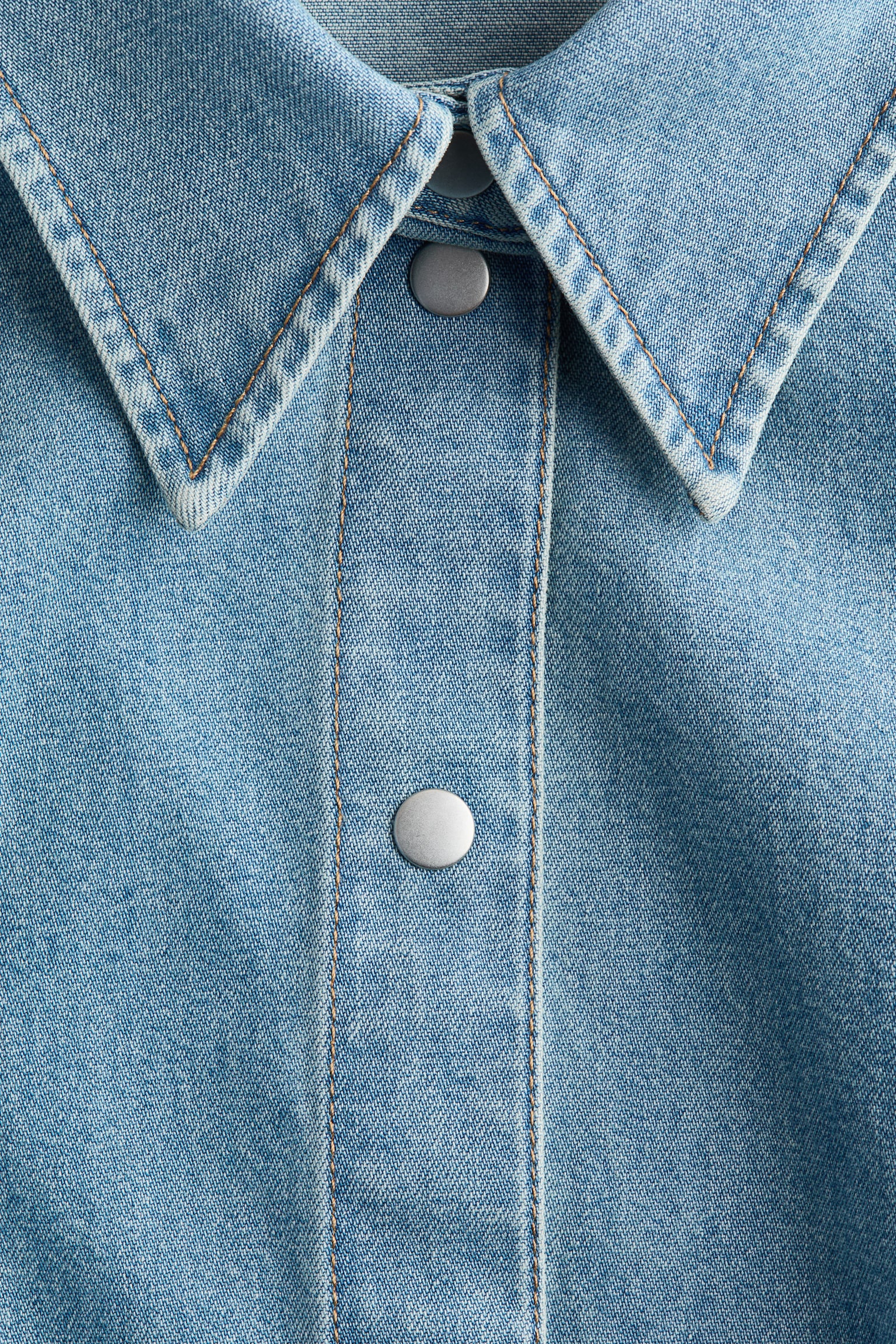 Женская рубашка H&M Denim Shirt, цвет: Светлый джинсовый синий — фото 6