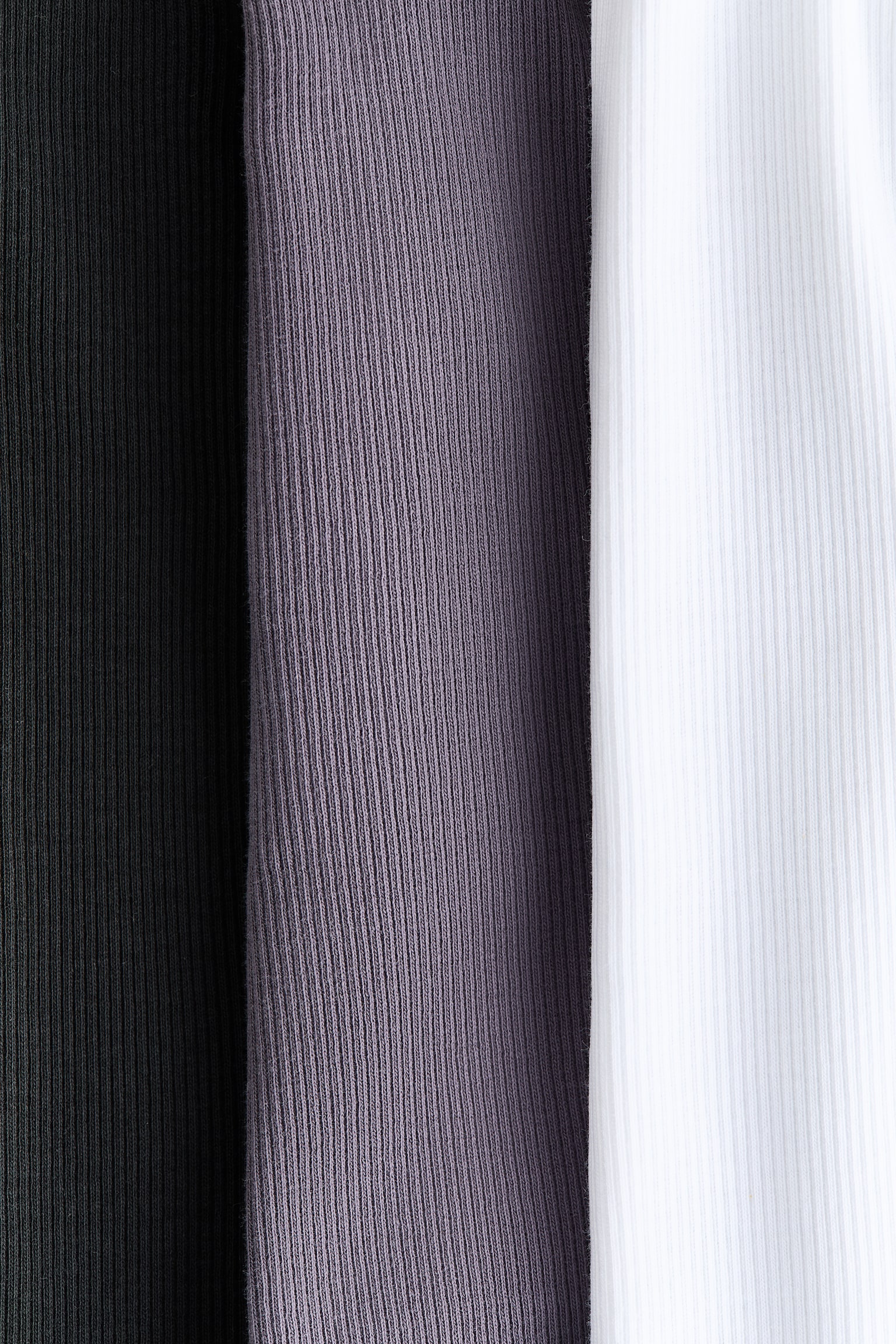Женские топы H&M 3-Pack Ribbed Tank Tops, цвет: Чёрный / Фиолетовый — фото 2