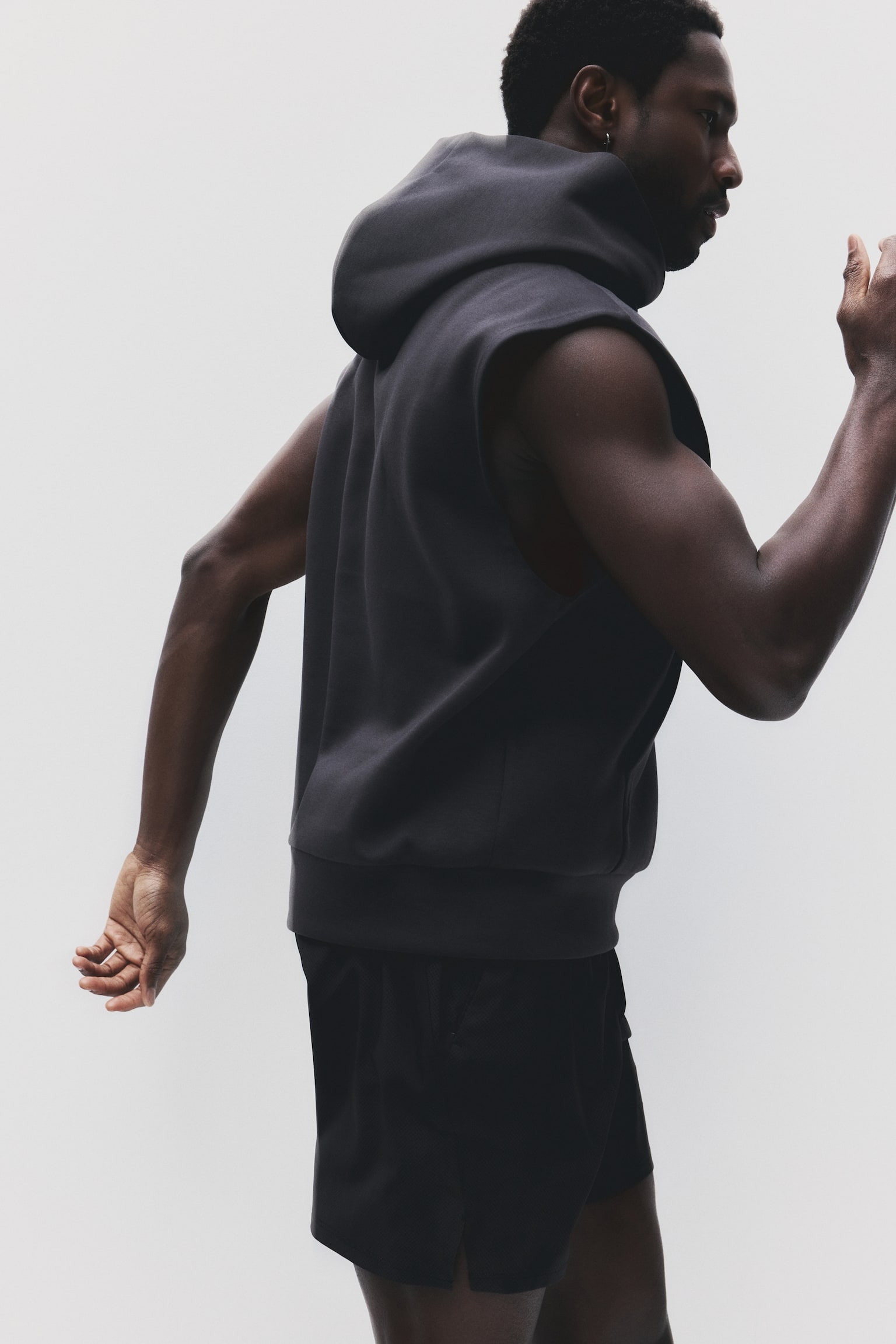 Sleeveless Sports hoodie with DryMove™ - 5