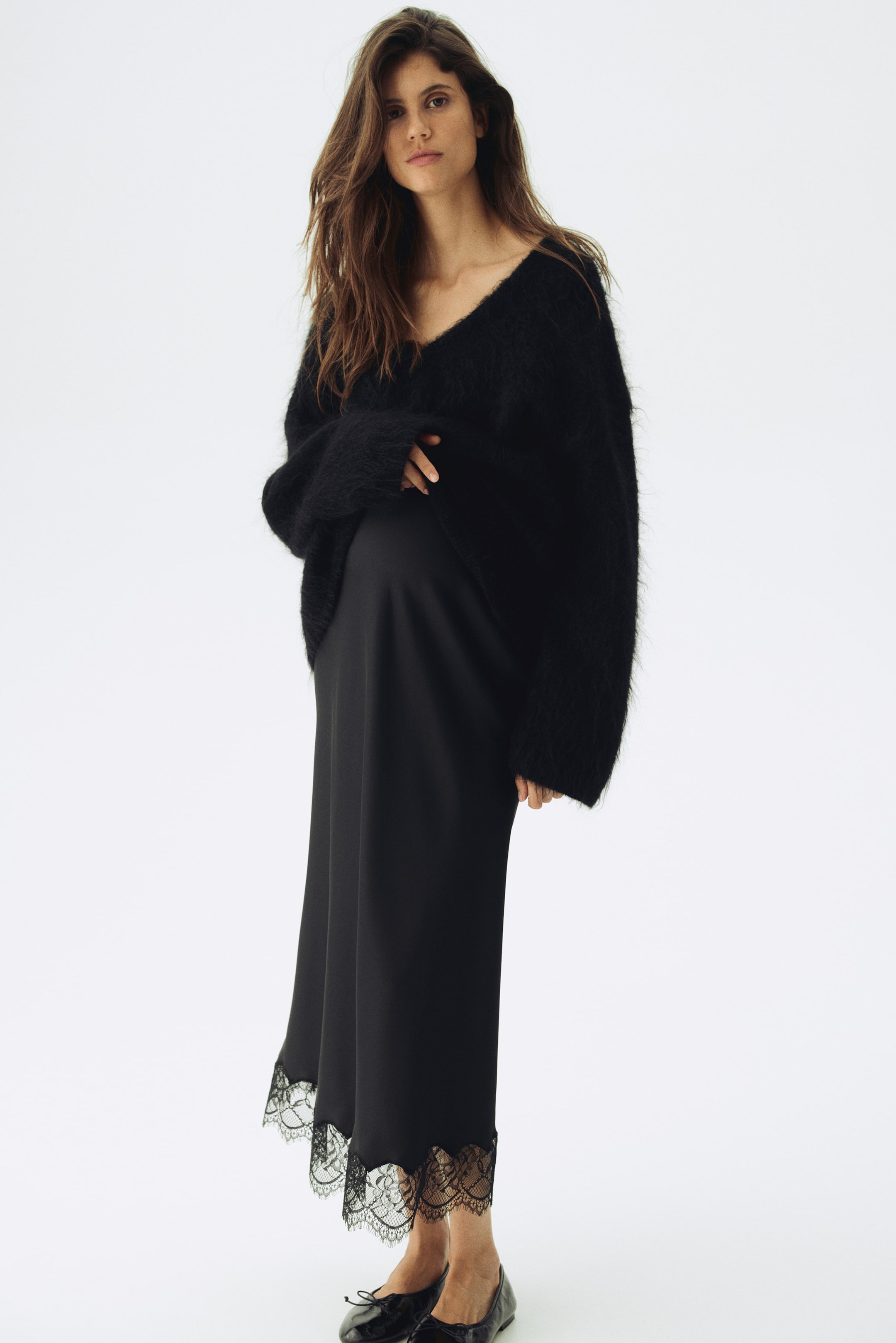 Zobraziť väčší obrázok: MAMA Lace-trimmed satin skirt - Čierna - ŽENY | H&M SK 1