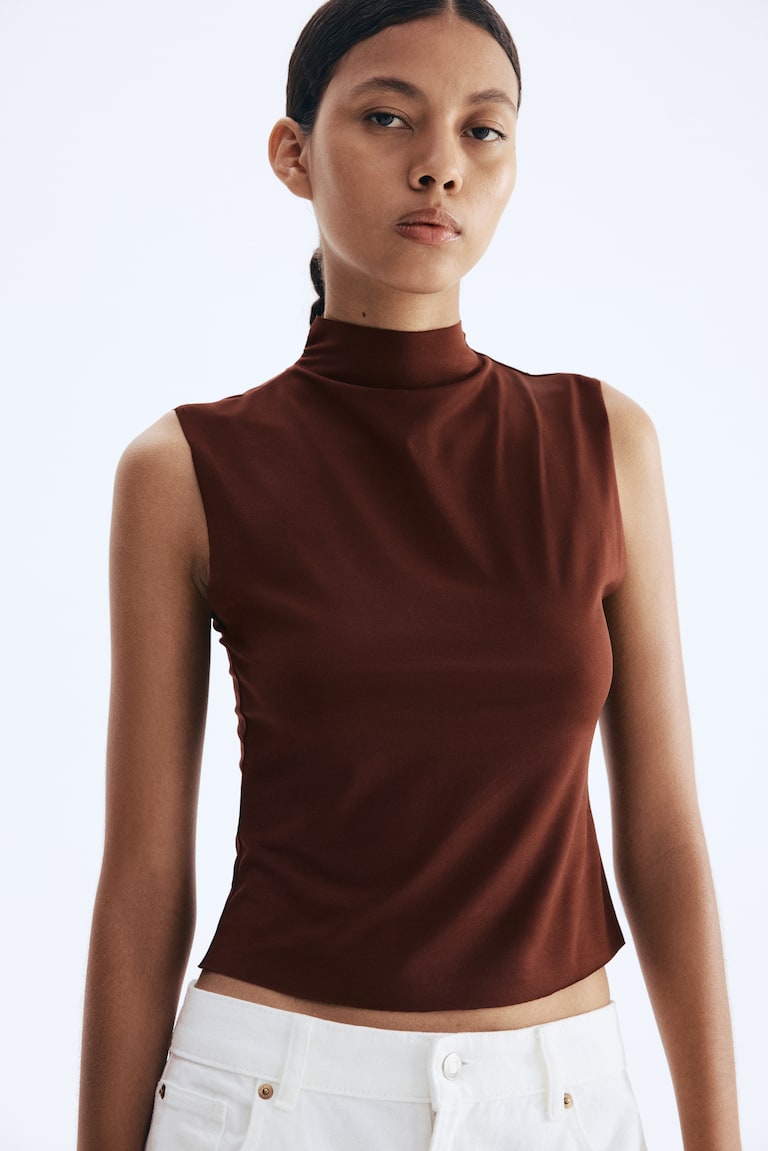 Sleeveless turtleneck top