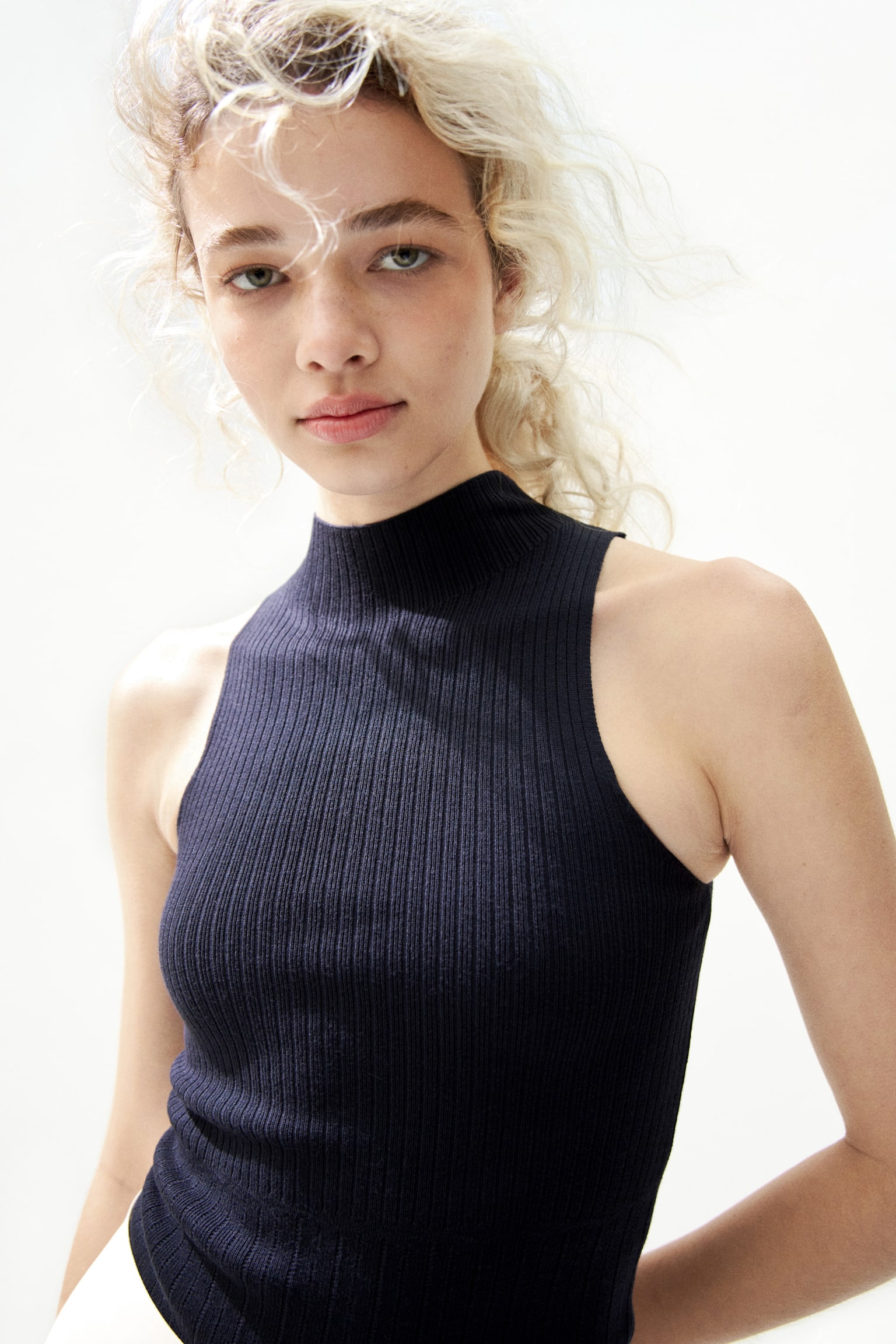 Женский топ H&M Rib-Knit Mock Turtleneck Top, цвет: Тёмно-синий — фото 3