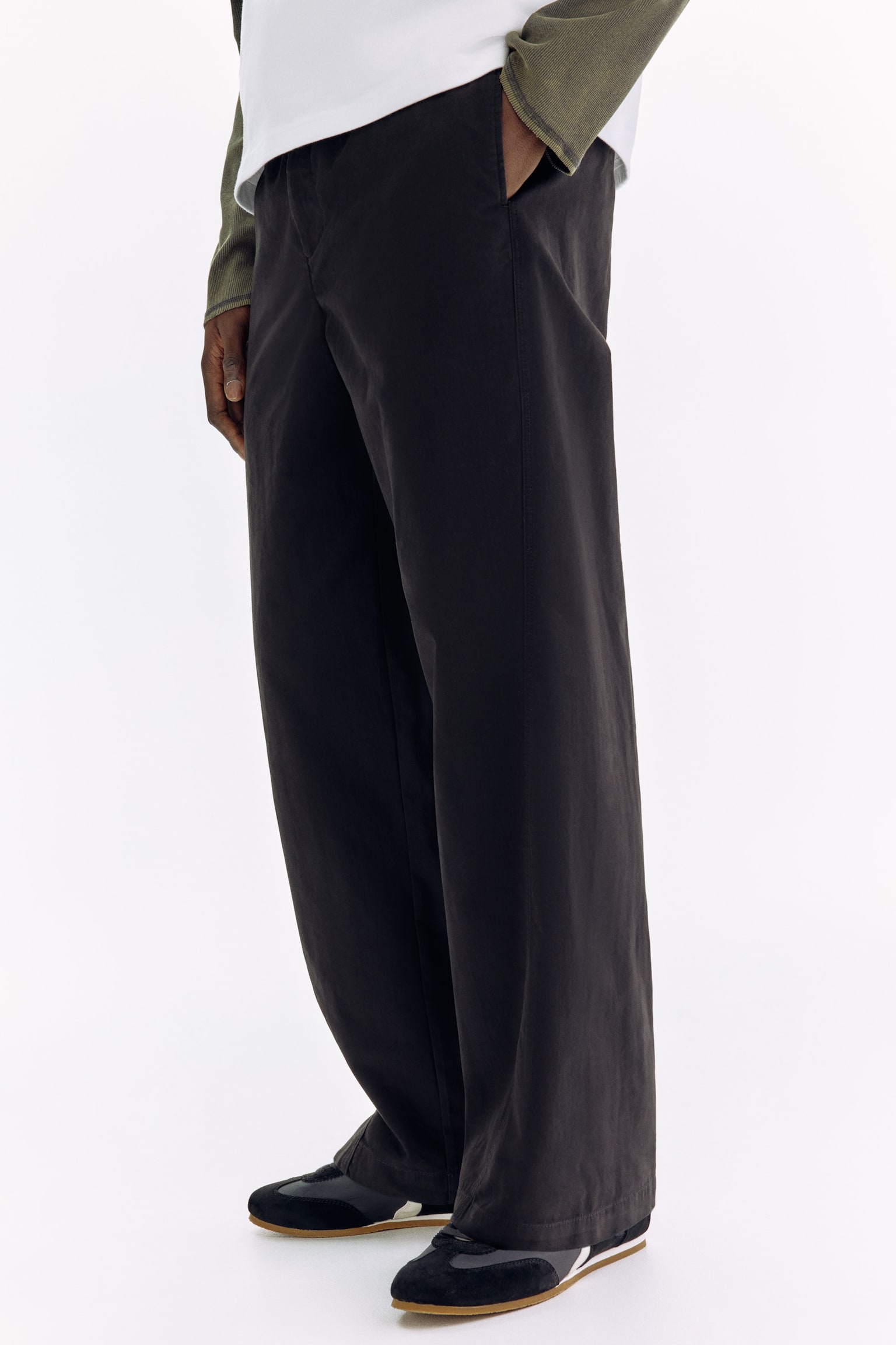 Relaxed Fit Twisted trousers - Black/Khaki green - 6
