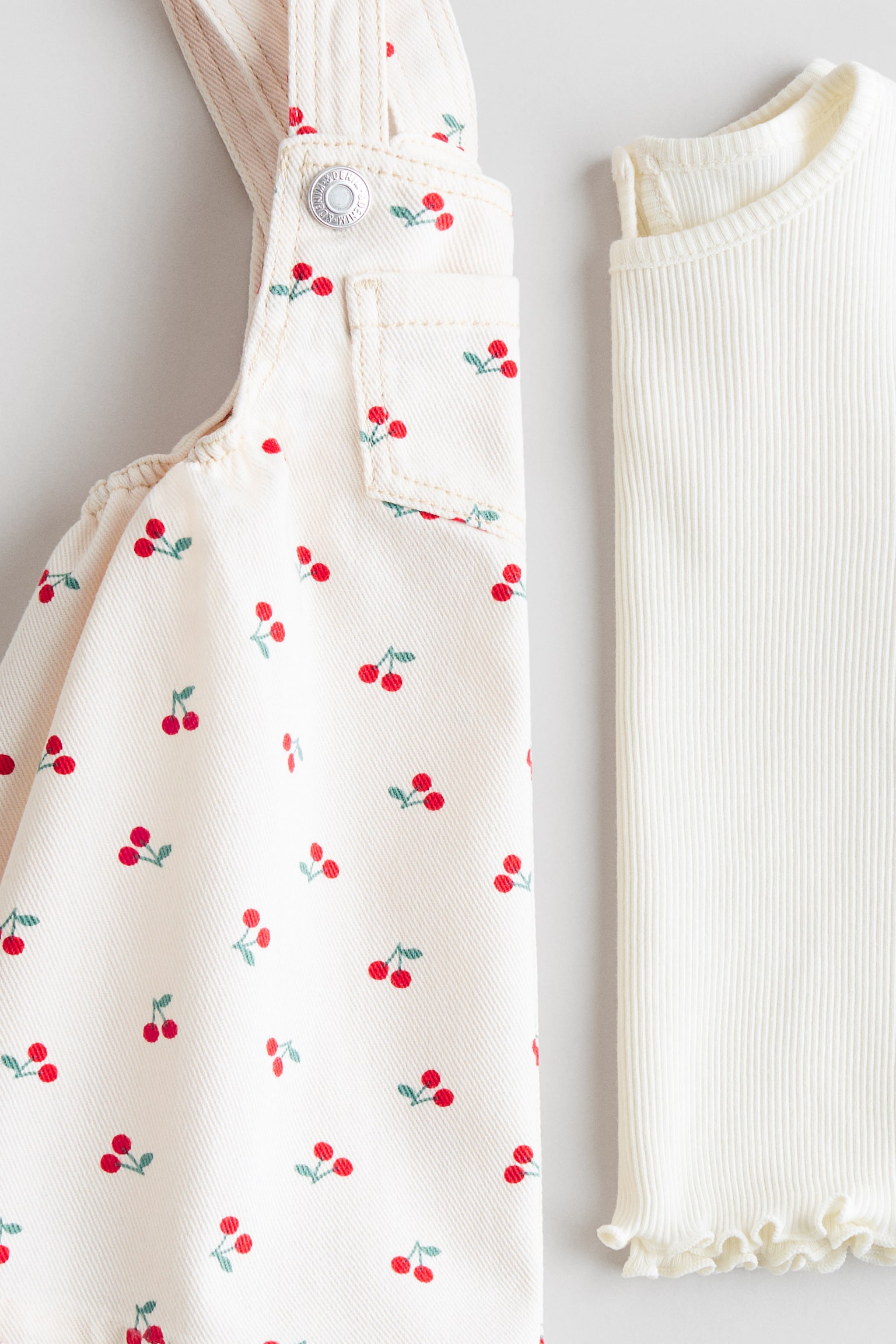 סט 2 חלקים סרפן וחולצה - בז' בהיר/דובדבנים/ירוק חאקי בהיר/פרחוני - 7