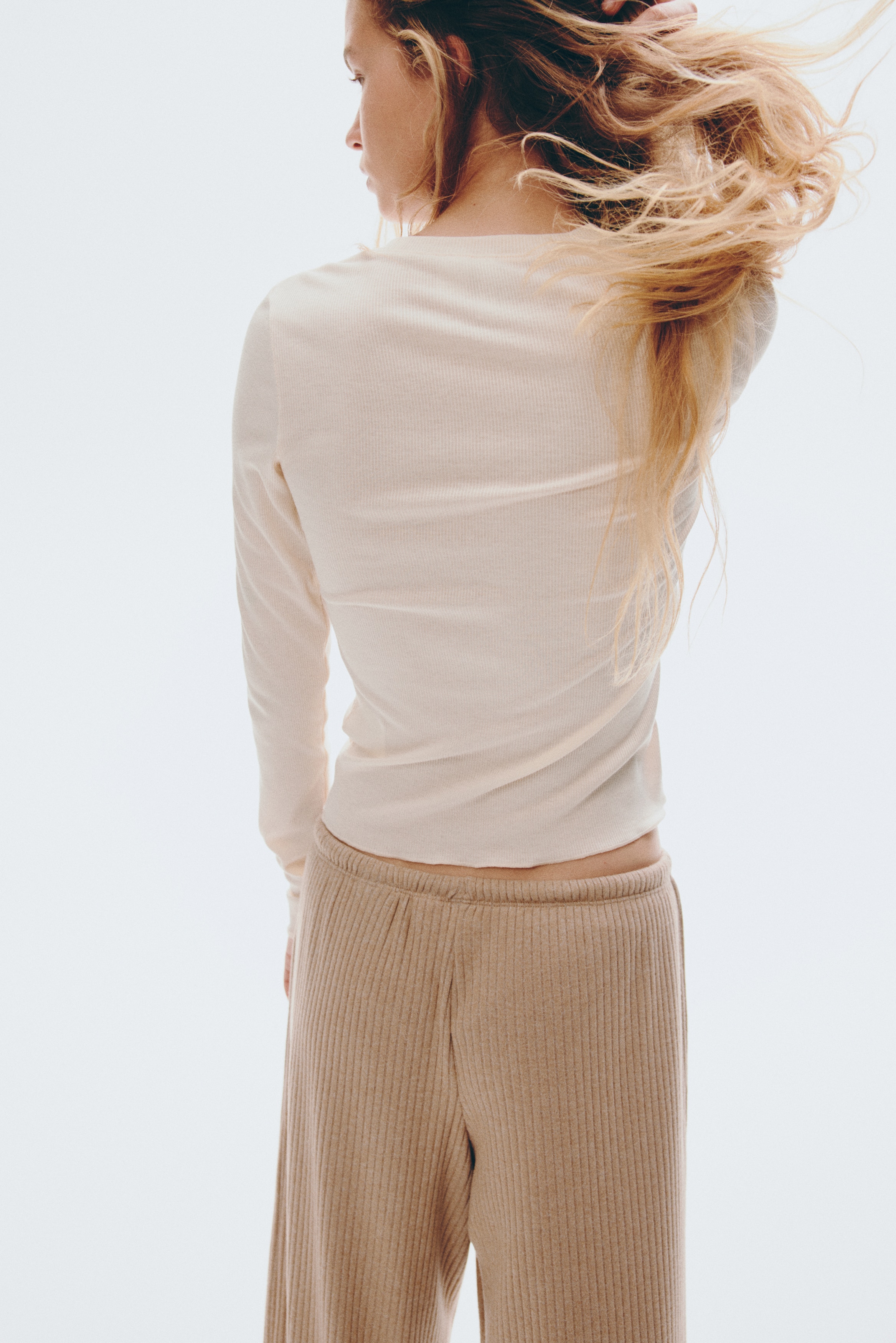 Wide rib-knit trousers