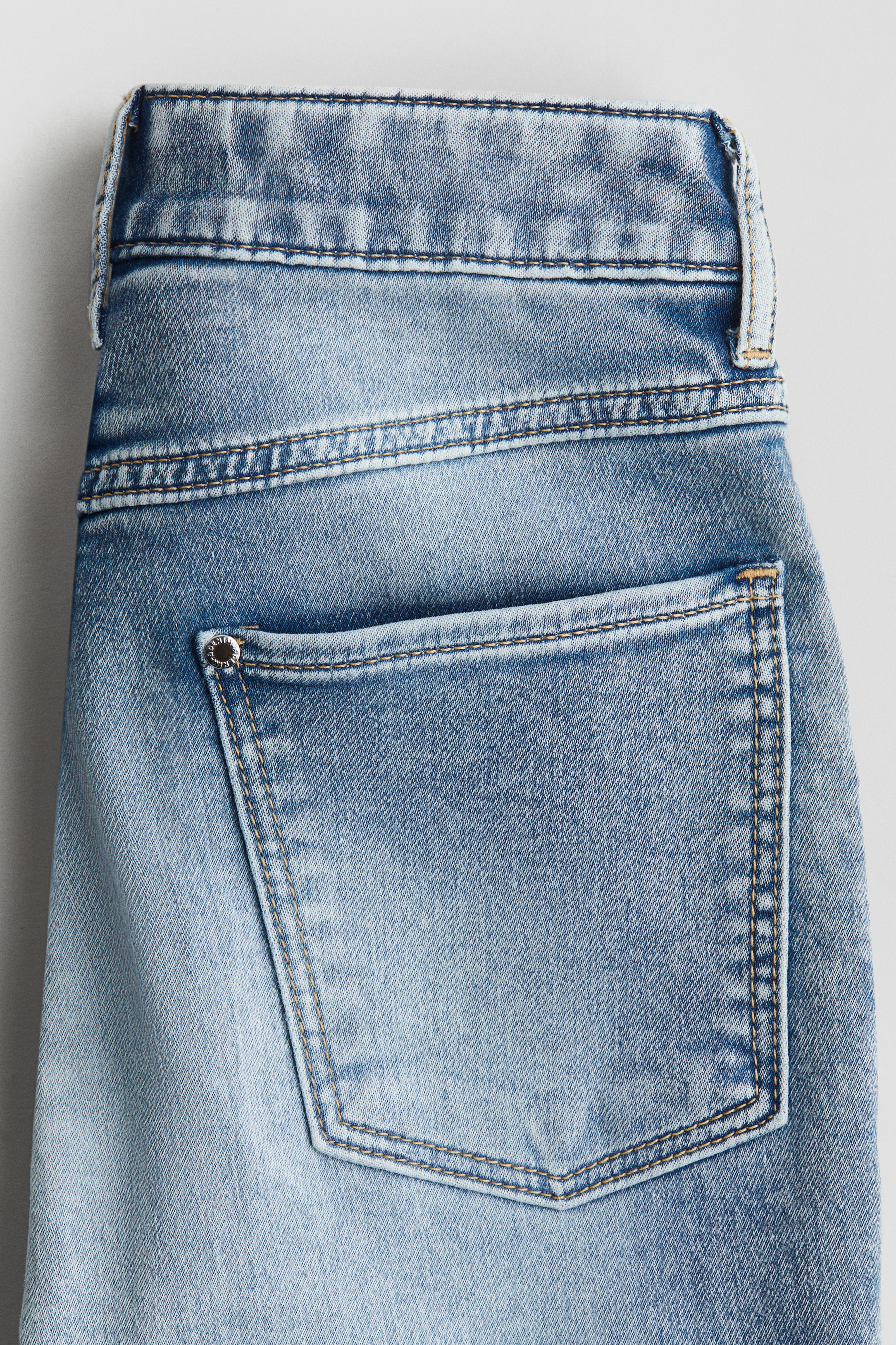 Relaxed Tapered Fit Jeans