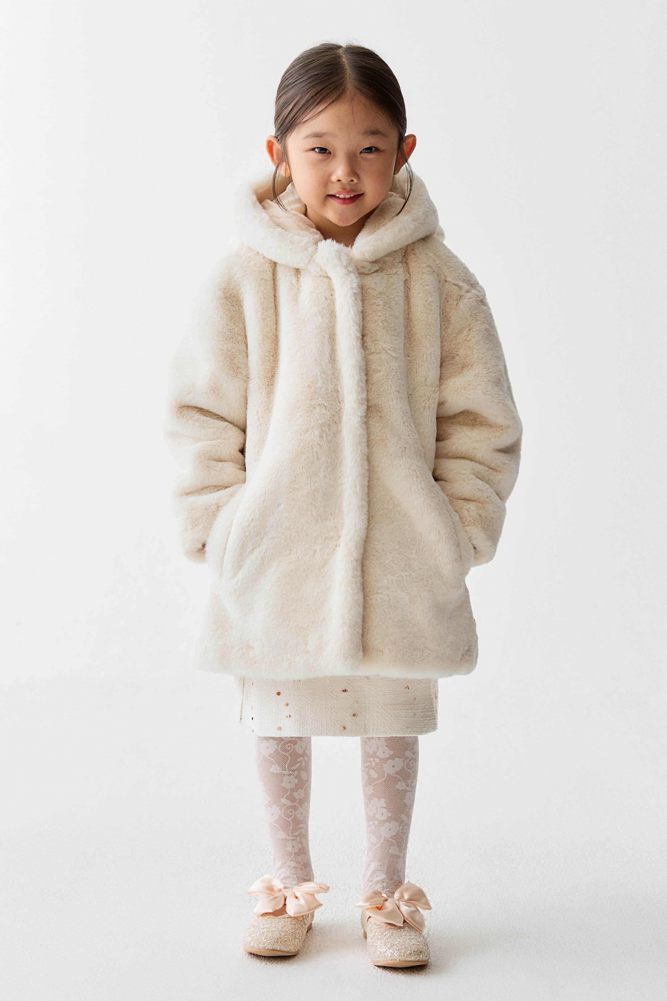 拡大画像を表示: フーデッドフラッフィコート - クリーム - Kids | H&M JP 2