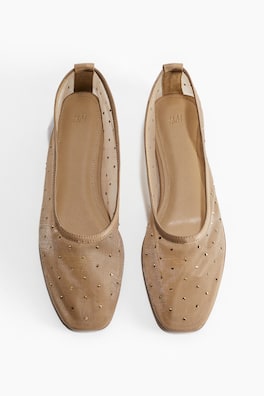 Strassprydda ballerinaskor