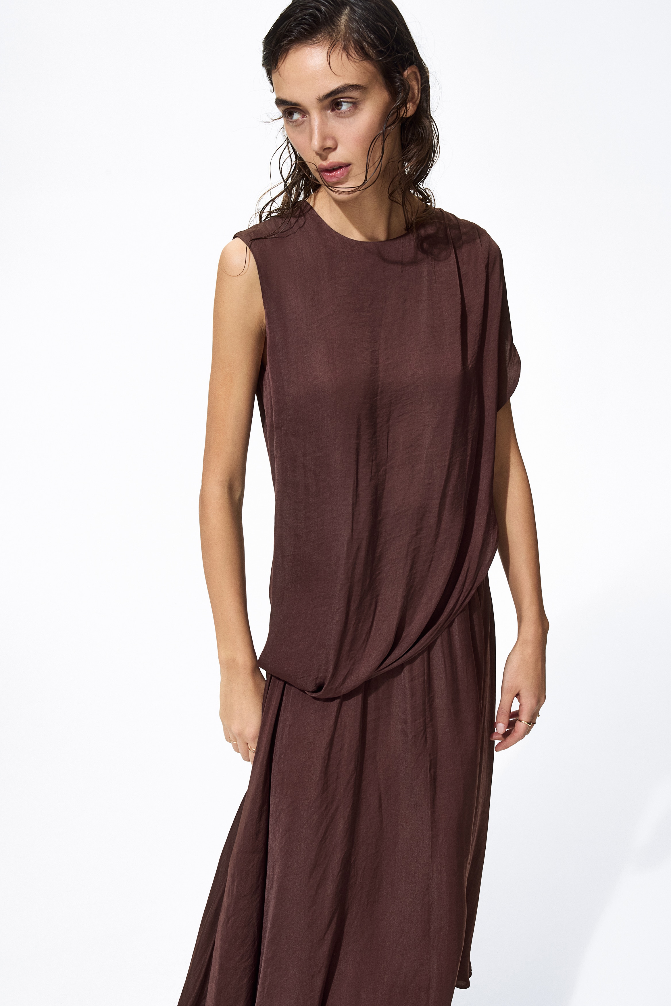 Abito drappeggiato in satin - Marrone scuro/Viola scuro
