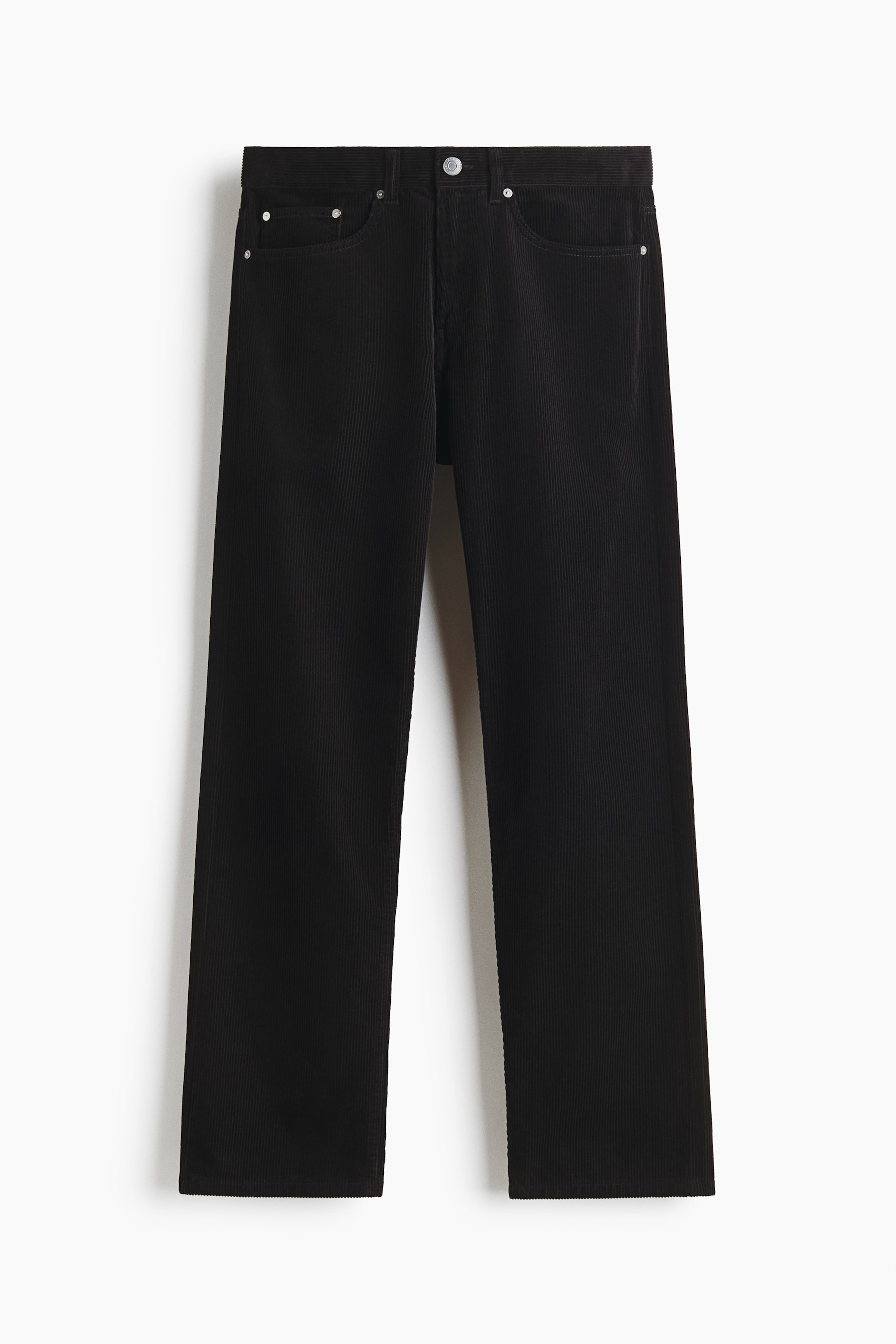 Ver imagen más grande: Los pantalones de pana negros están orientados hacia el frente, mostrando una silueta de corte recto y un diseño clásico de cinco bolsillos con remaches en tono plateado. Los pantalones presentan una cintura estructurada con trabillas para cinturón y un cierre central de botón.