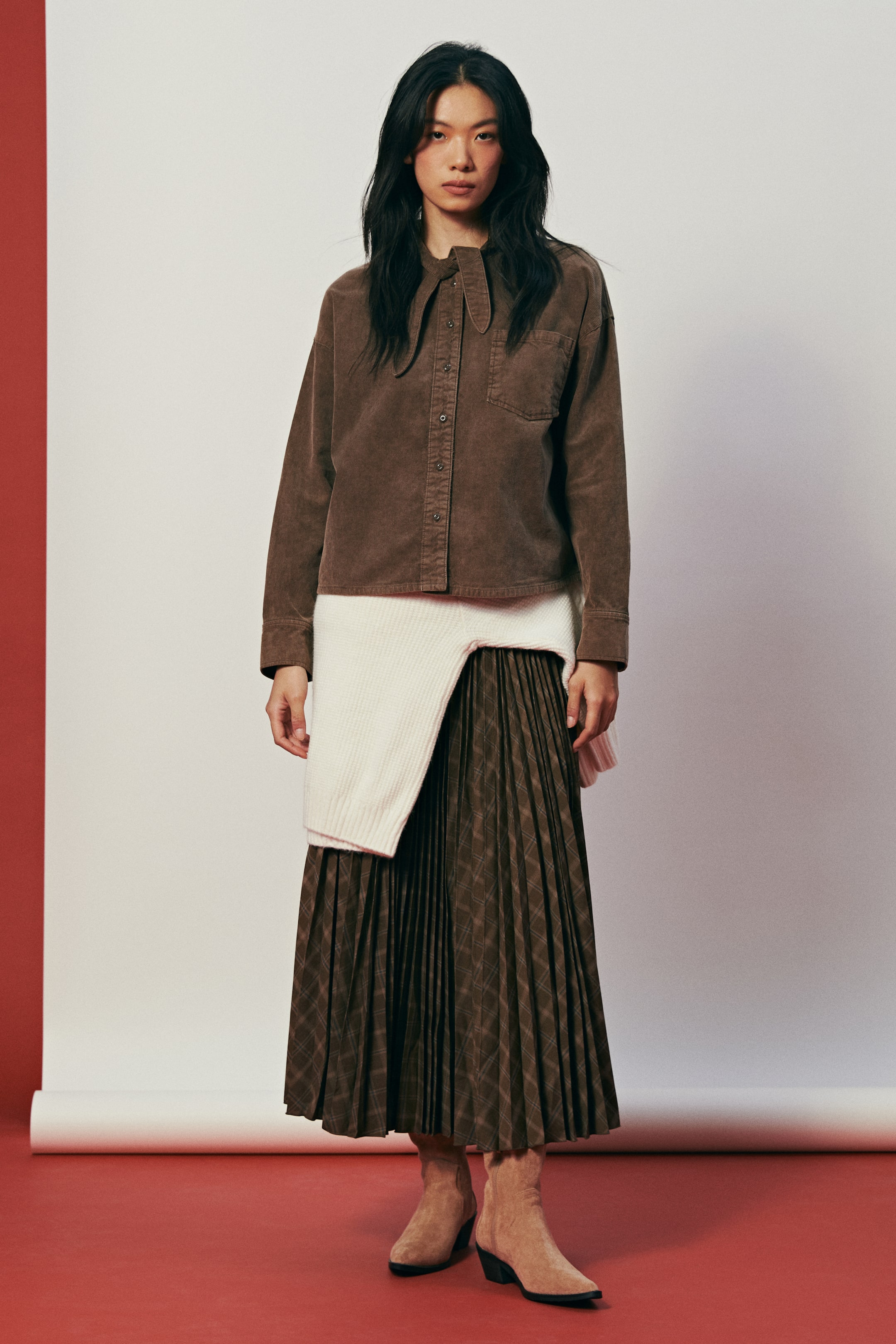 拡大画像を表示: スカーフカラー コーデュロイシャツ - ブラウン - レディース | H&M JP 1