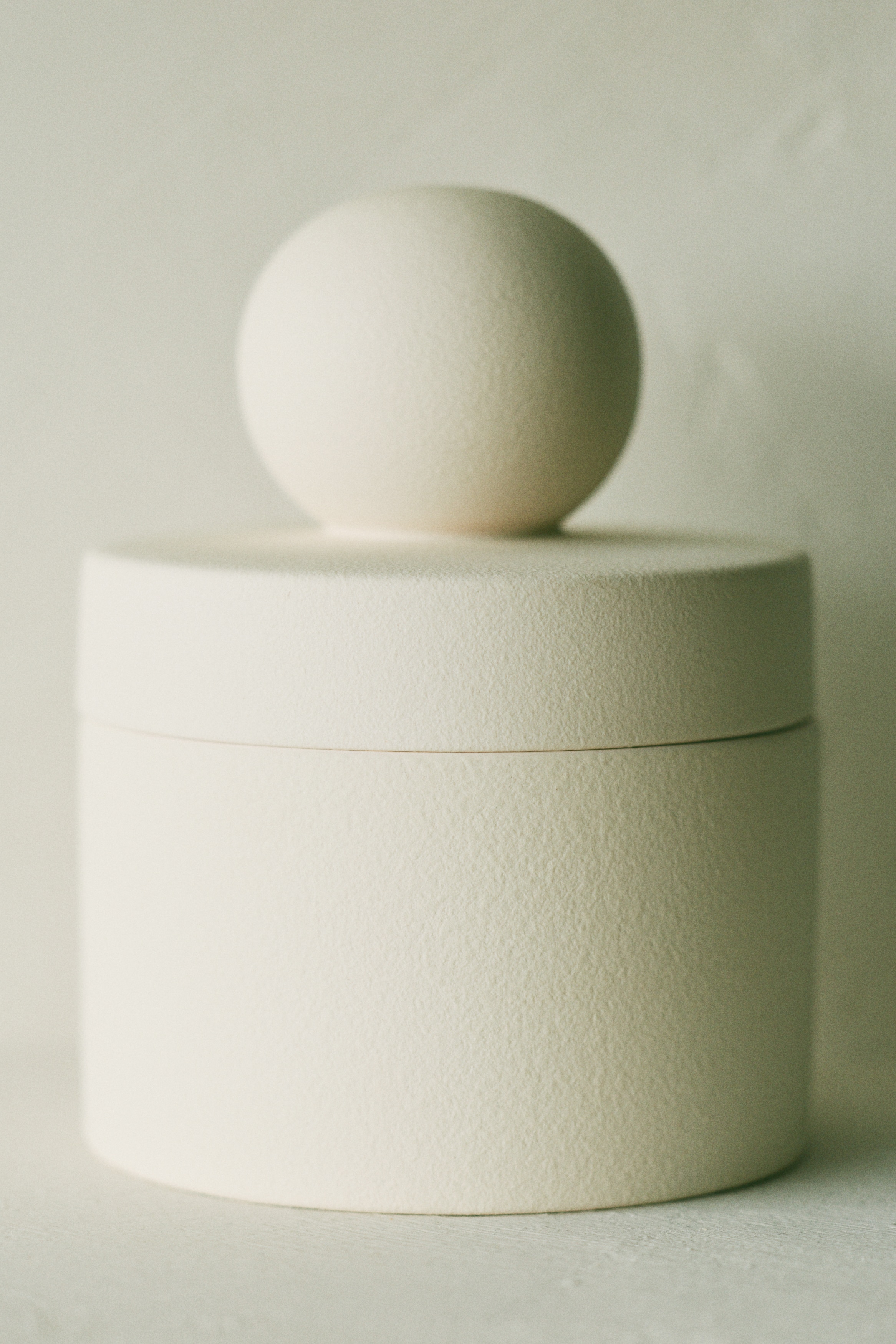 Small round stoneware box - White/Matt