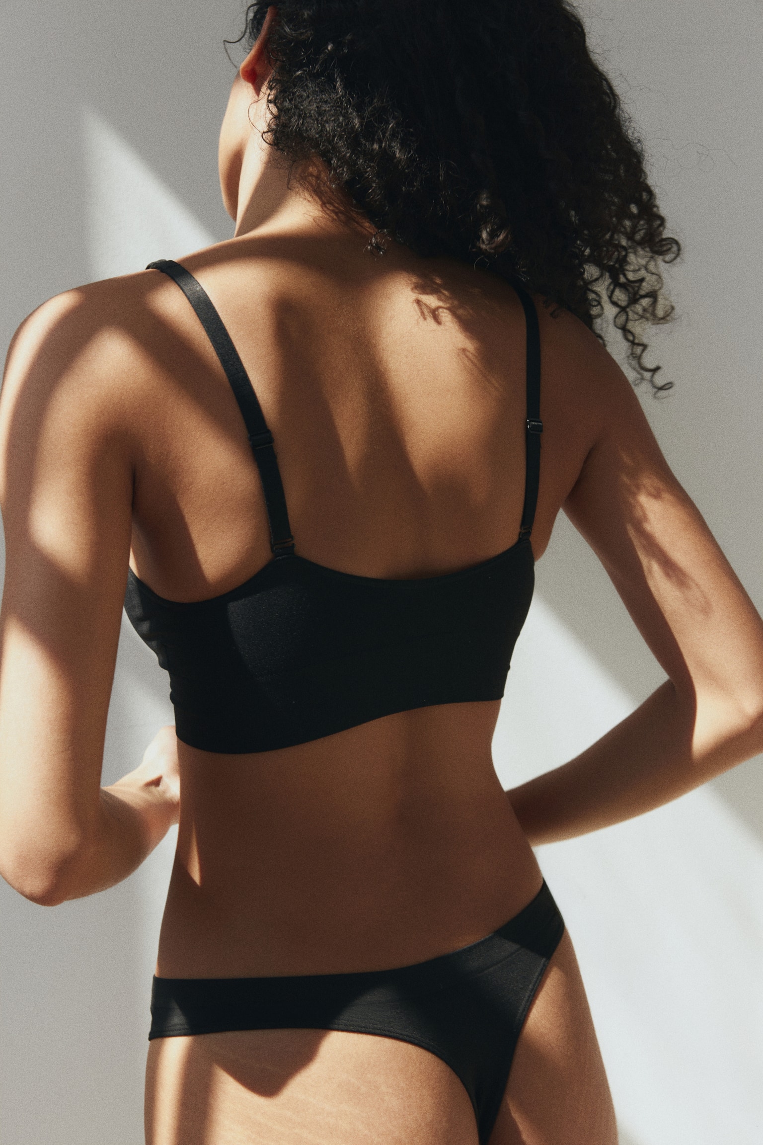Бра Soft-Cup, уплотнённая чашка, без швов — H&M, цвет: Чёрный — фото 5