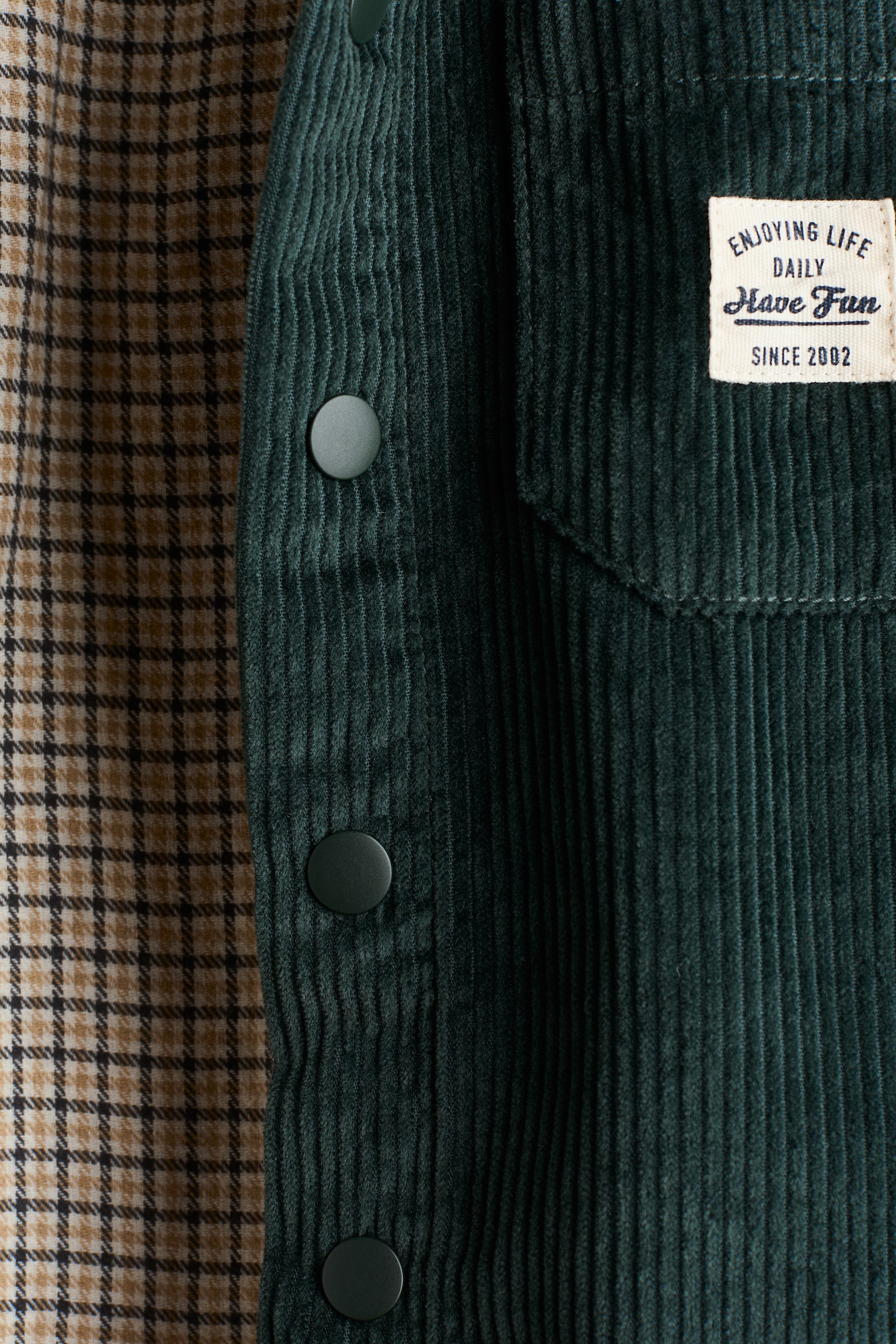 Детская рубашка H&M Lined Corduroy Overshirt, цвет: Тёмный зелёный — фото 2