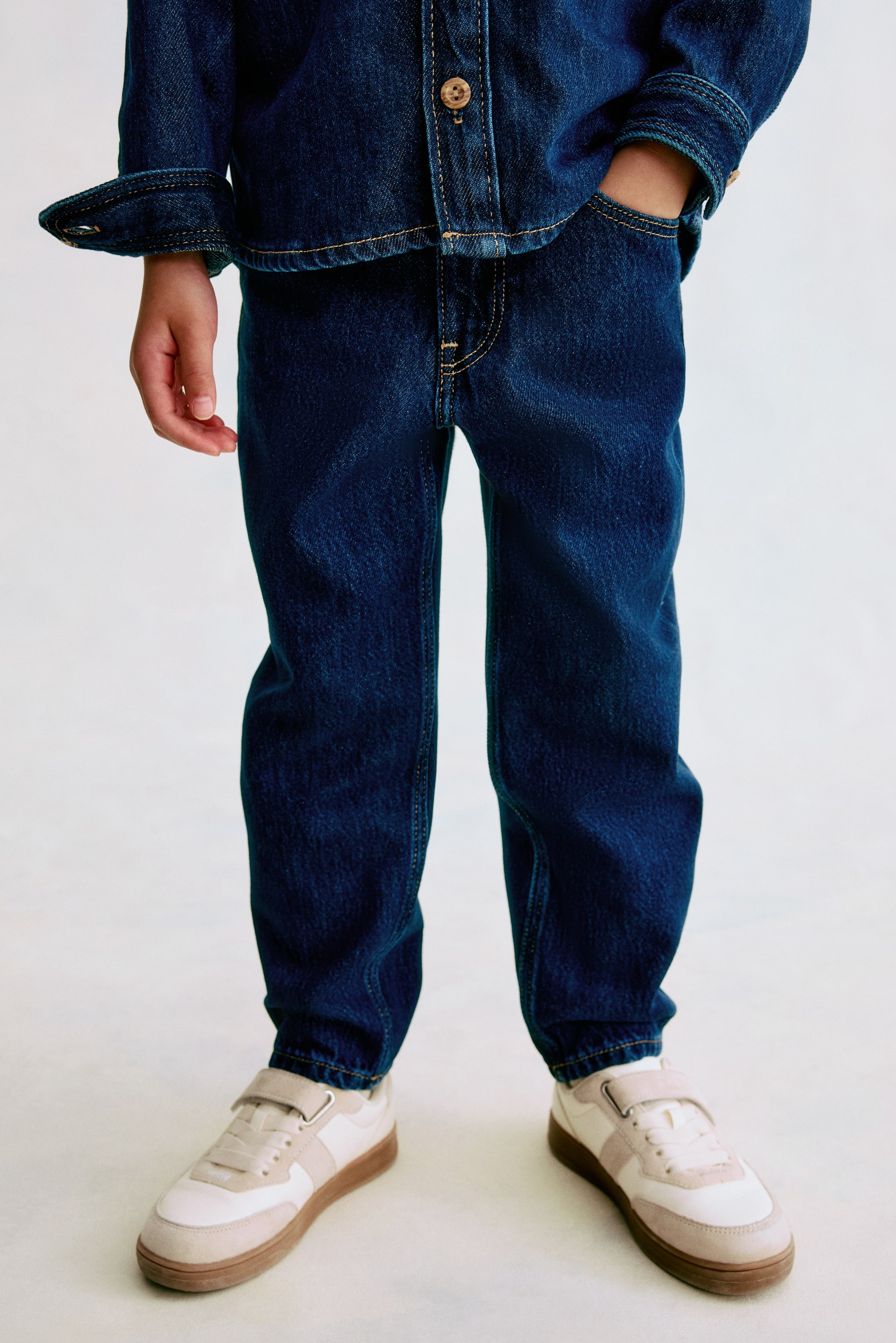 Детские джинсы H&M Tapered Cotton-blend Jeans — фото 3