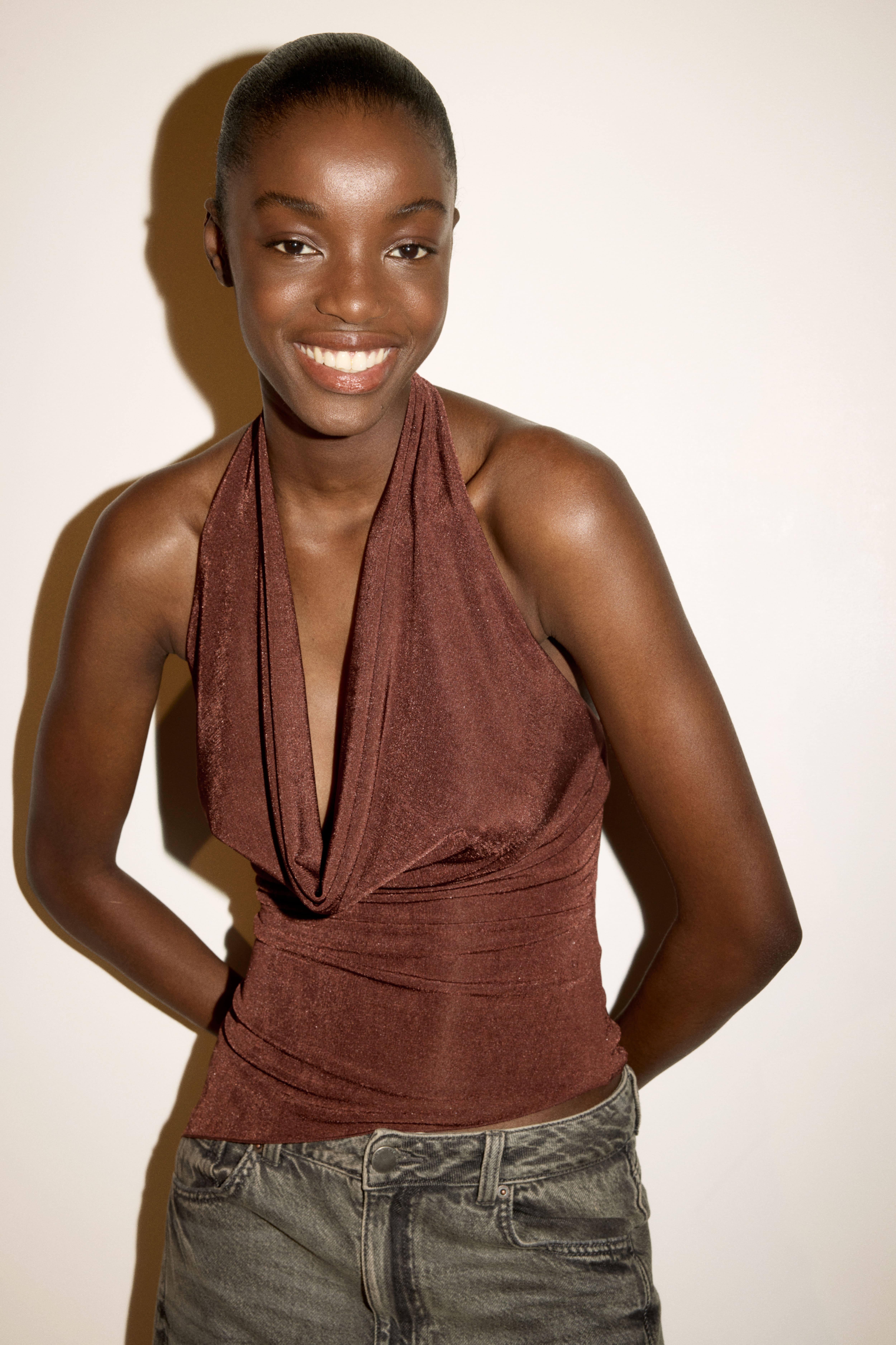 Haut asymétrique à encolure bénitier