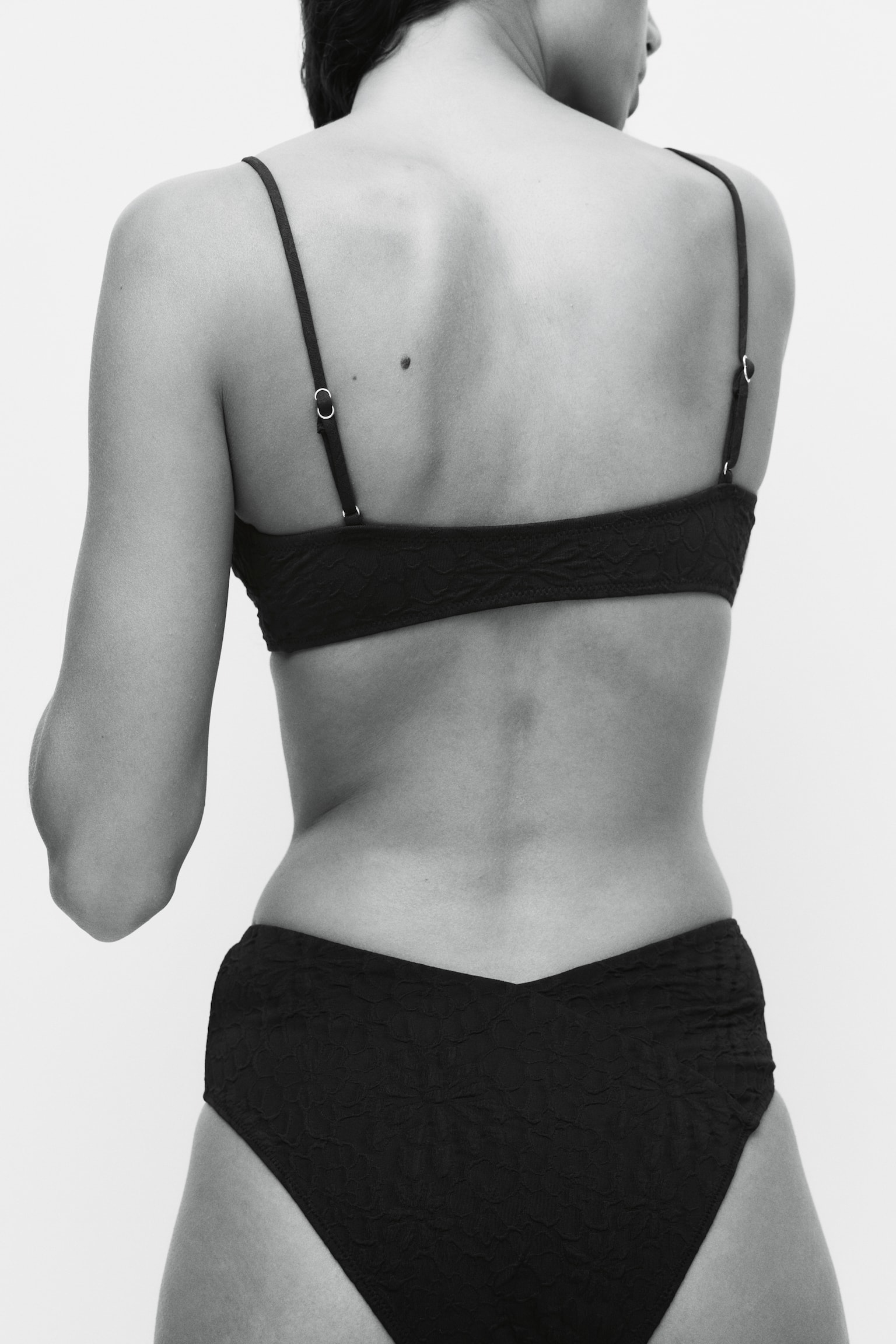 Áo bikini có đệm - Màu đen - 6