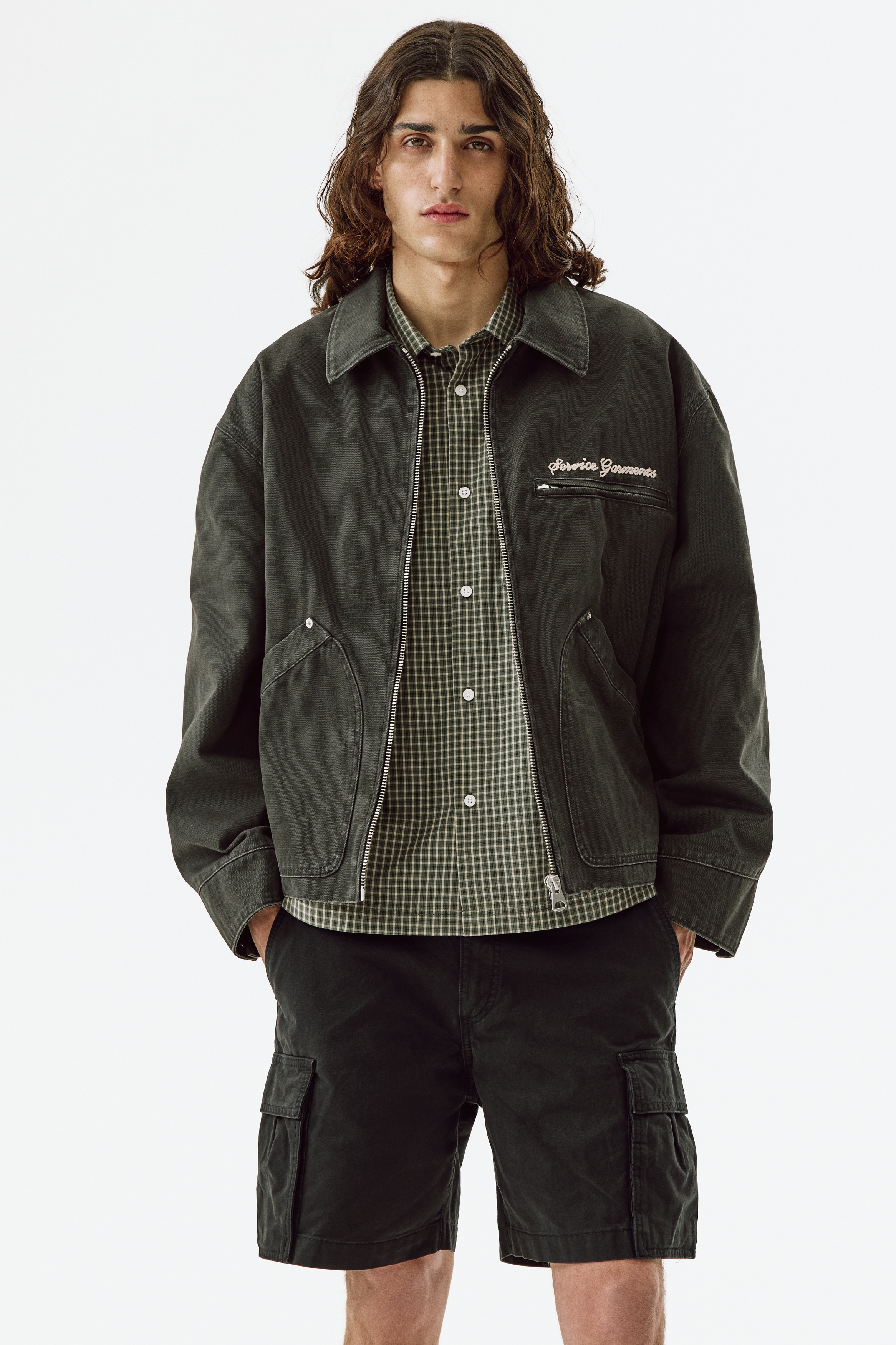 Relaxed-Fit Cargo ShortsModel