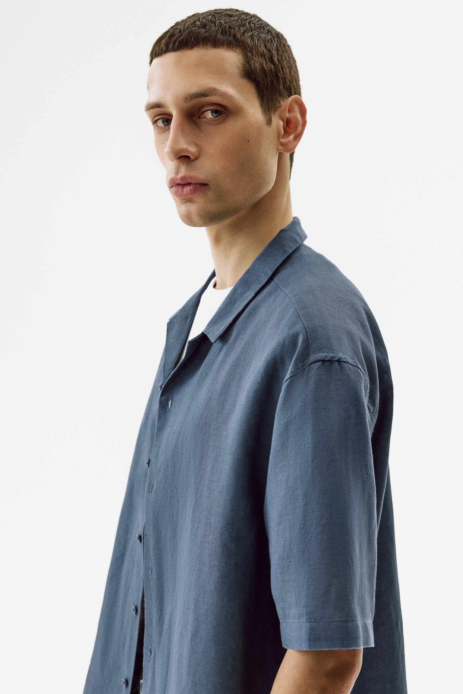 Relaxed Fit Linen-blend resort shirt - Dusty blue/Light beige/White/Striped/Dark khaki green/Black - 3