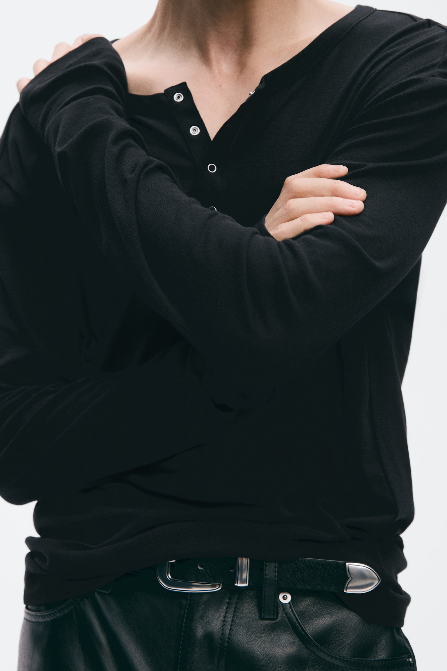 Мужская рубашка H&M Slim-Fit Cotton Henley, цвет: Чёрный — фото 3
