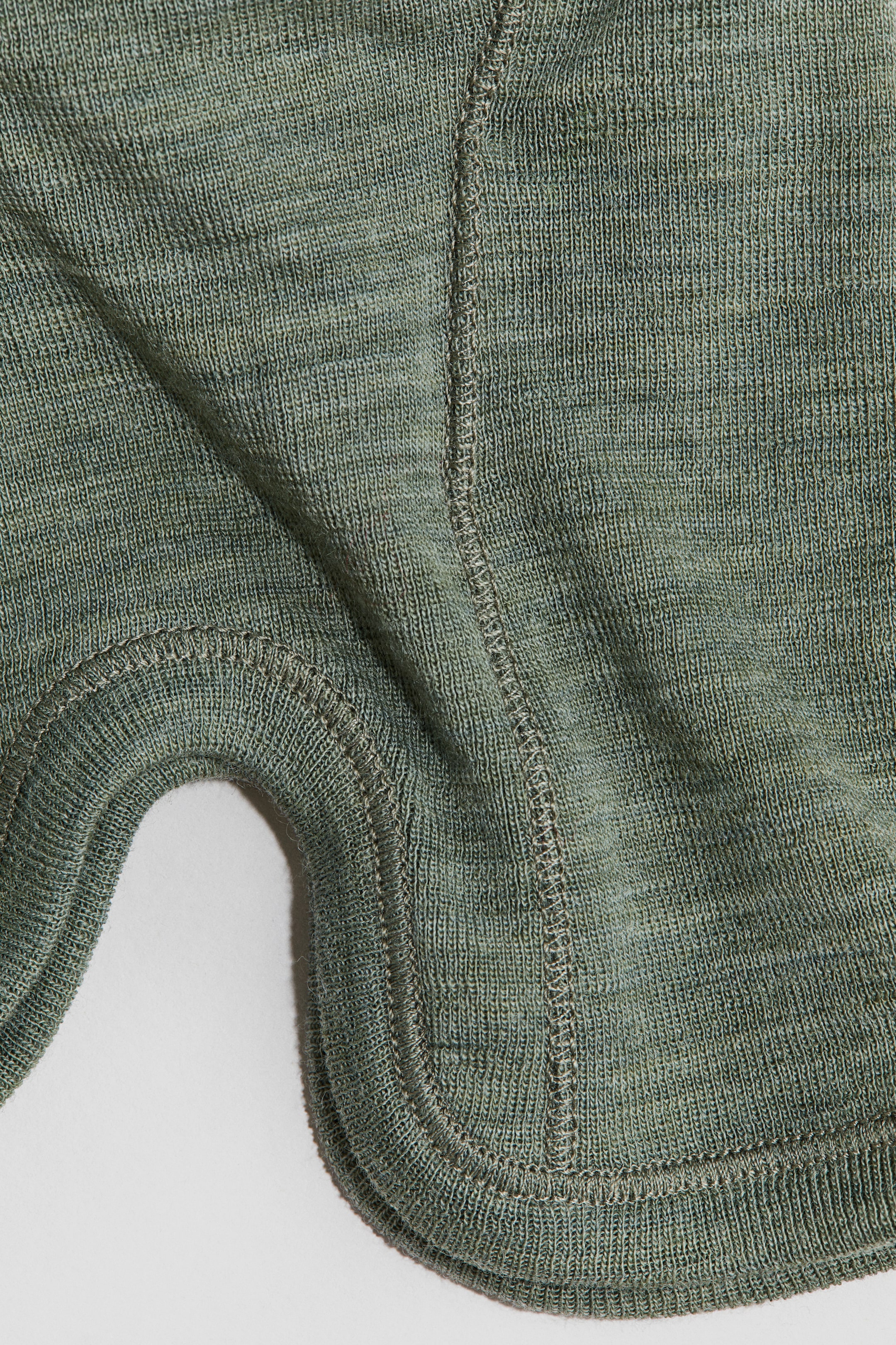 Cagoule en fin tricot de laine mérinos