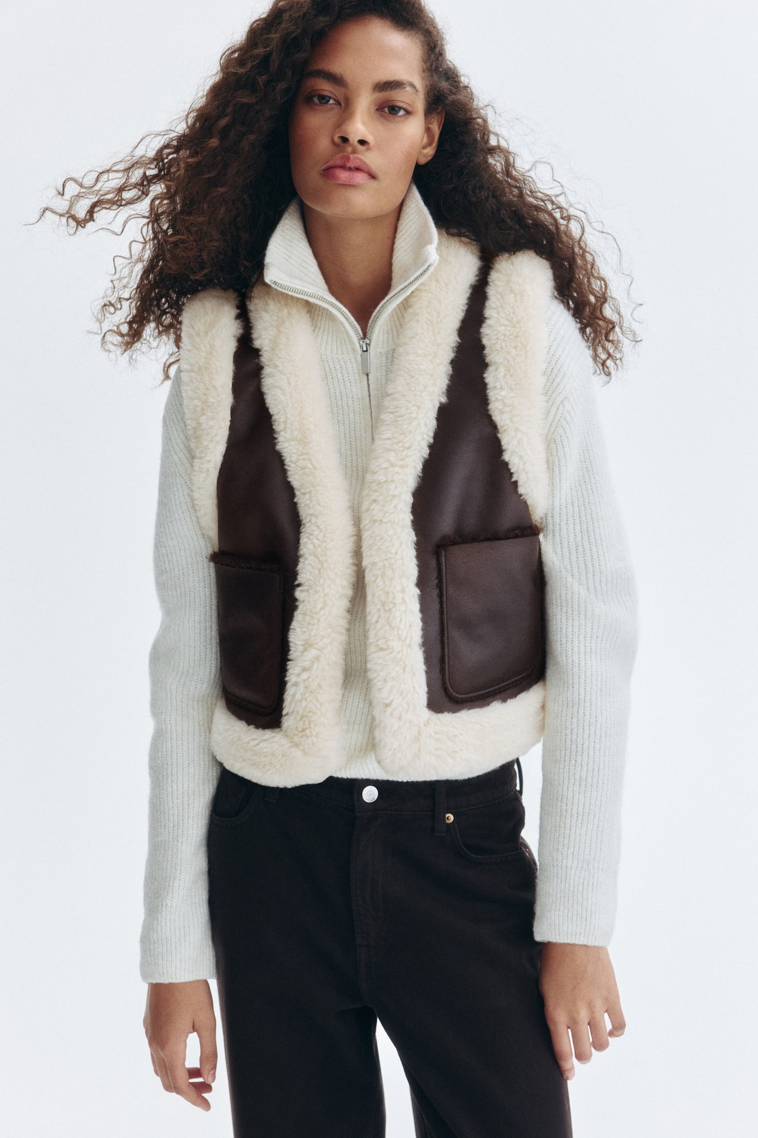 Kamizelka z puszystymi brzegami - Ciemnobrązowy/Czarny/Kwiaty - 6