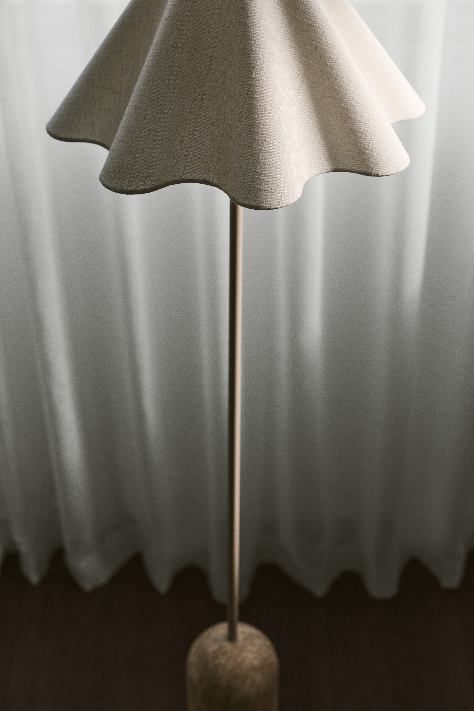 Stehleuchte mit marmoriertem Sockel - Hellbeige/Marmoriert/Dunkelbraun/Marmoriert - 1