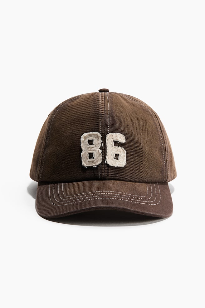 Boné com aplicações - Castanho/86 - 1