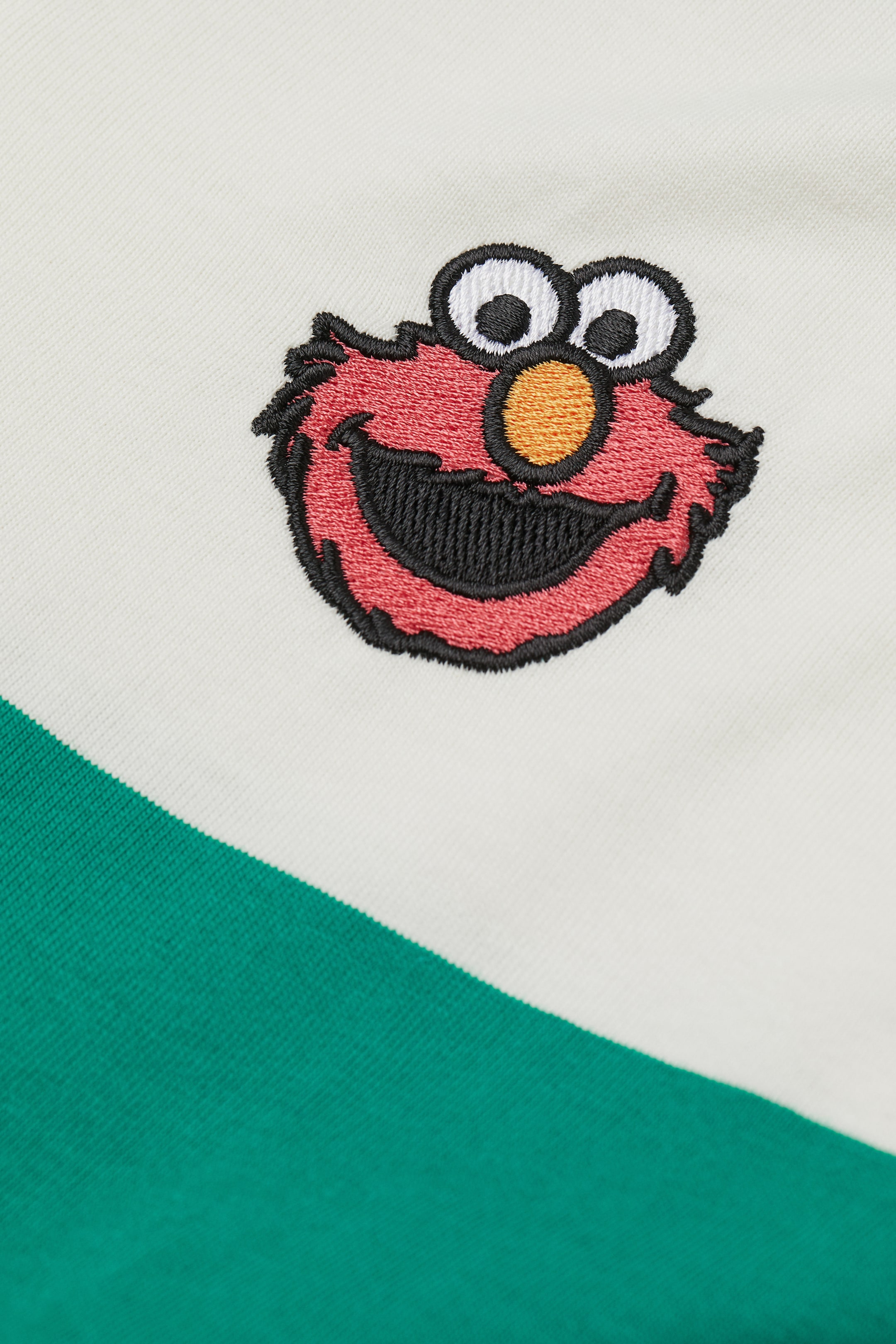 הצגת תמונה גדולה יותר: Regular Fit embroidery-detail rugby shirt - Green/Sesame Street - Men | H&M IL 2
