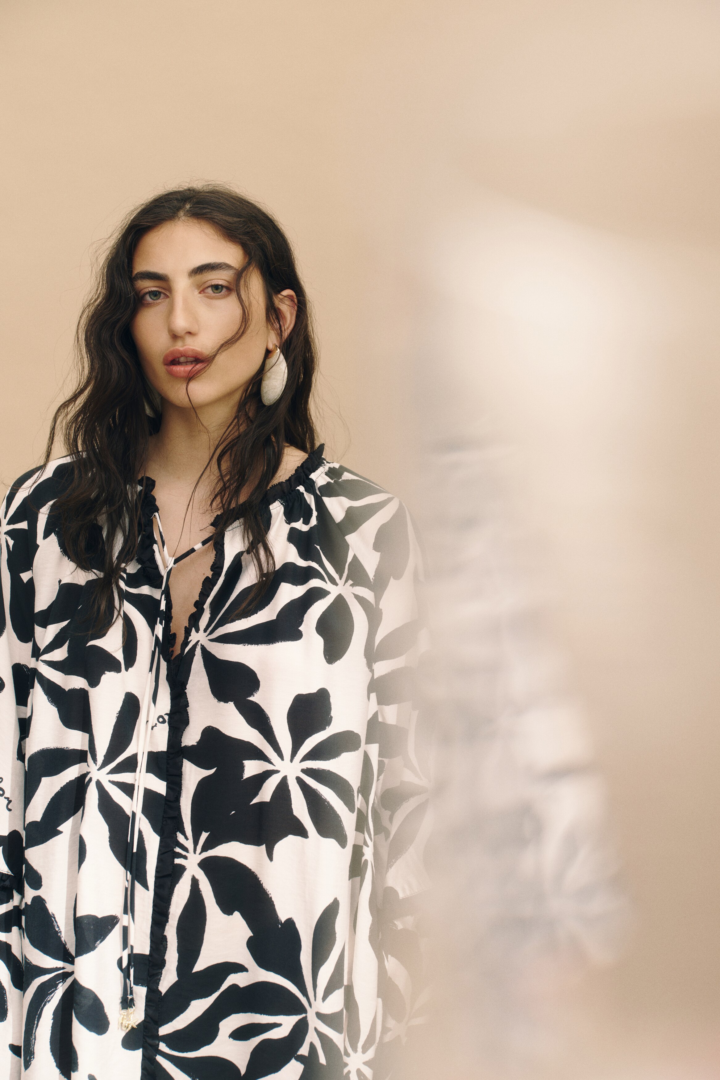 Trumpet-sleeved tunic dress