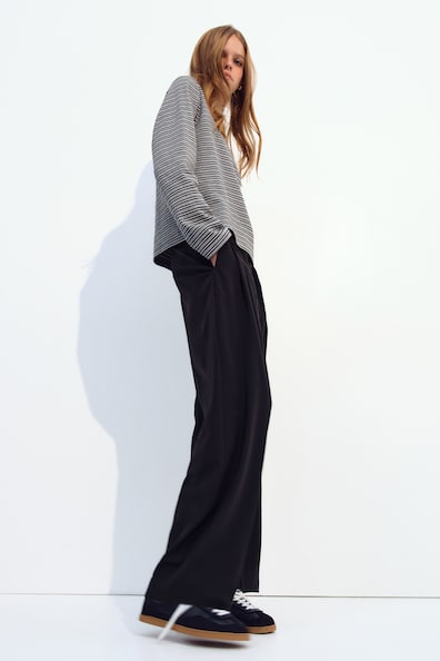 Pleated barrel trousers