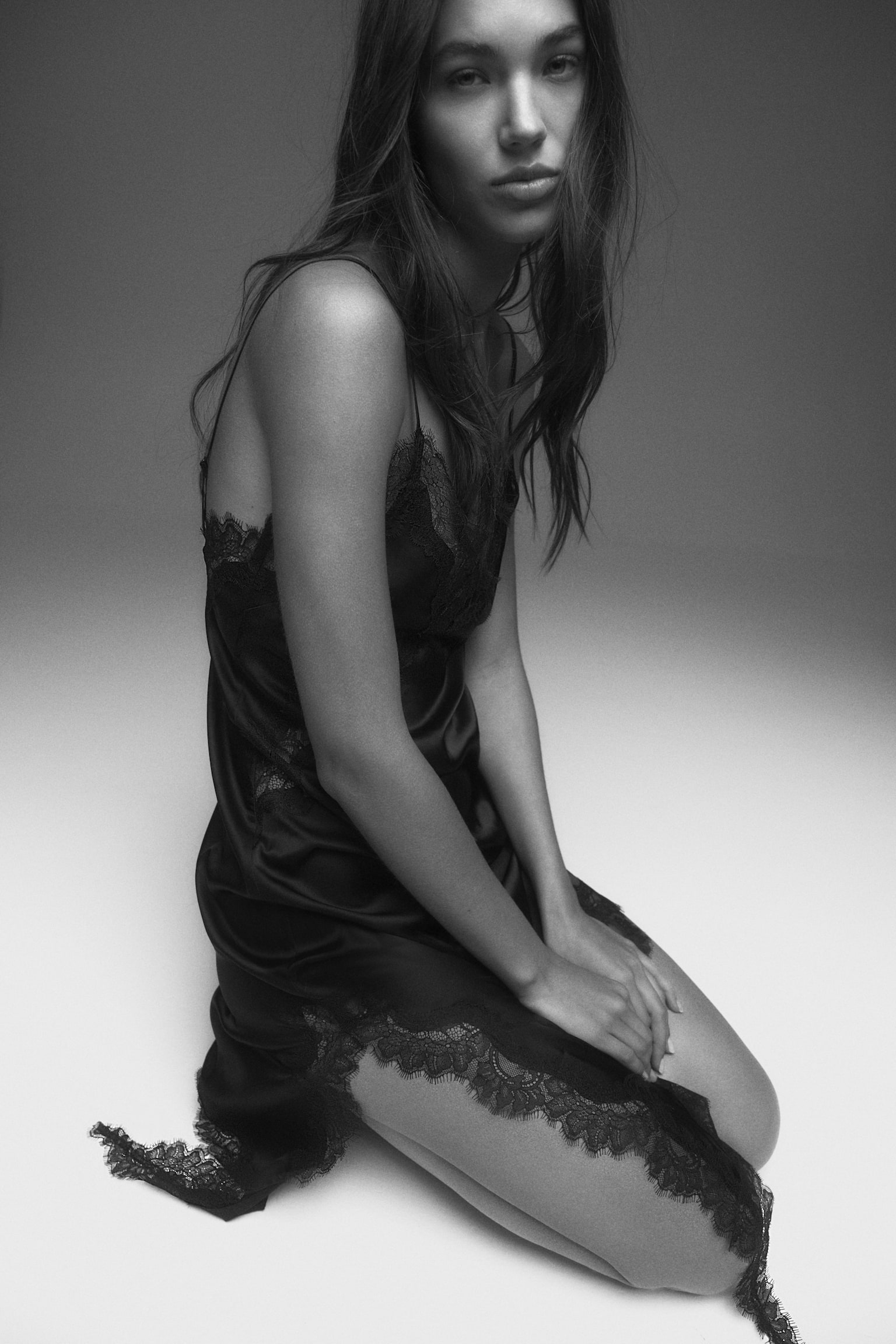 Lace-trimmed asymmetric nightslip - Black/Cream/Spotted - 4