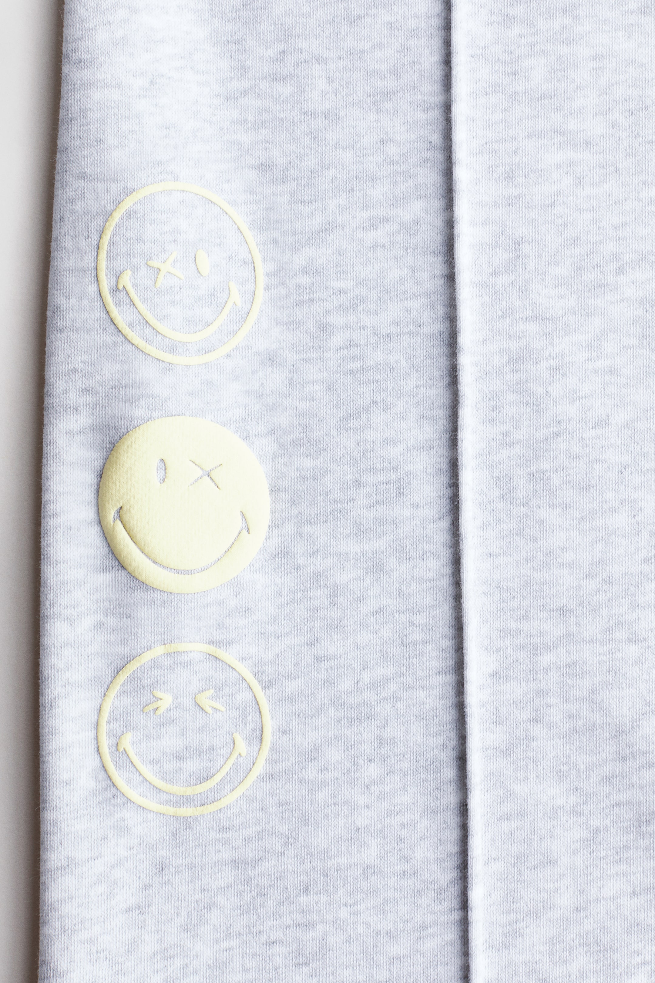 Ver imagen más grande: Joggers en tejido sudadera con motivos estampados - Gris claro/SmileyWorld® - NIÑOS | H&M ES 3