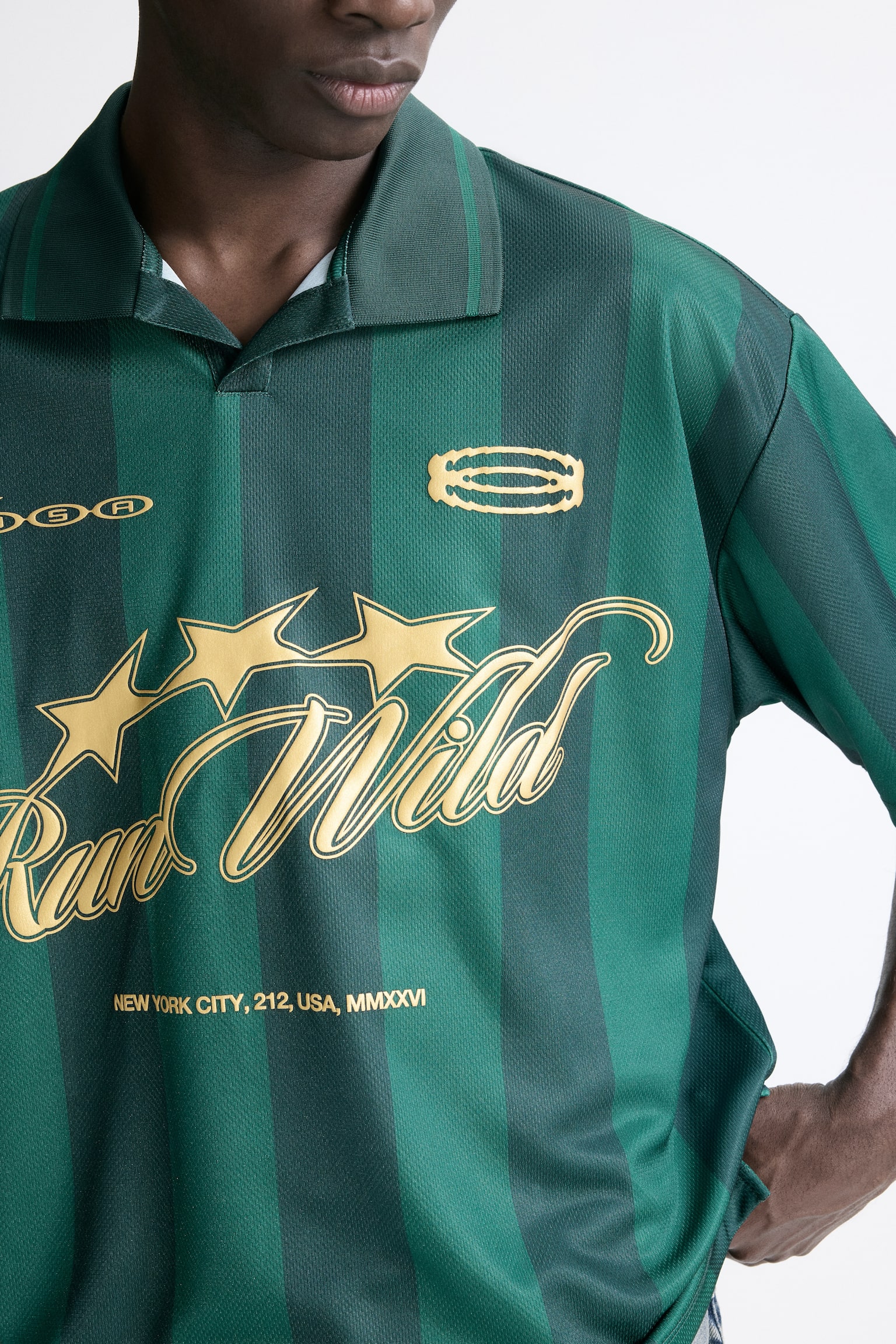 Playera de futbol Loose Fit - Verde oscuro/Run Wild/Morado oscuro/Run Wild/Azul oscuro/Run Wild - 4