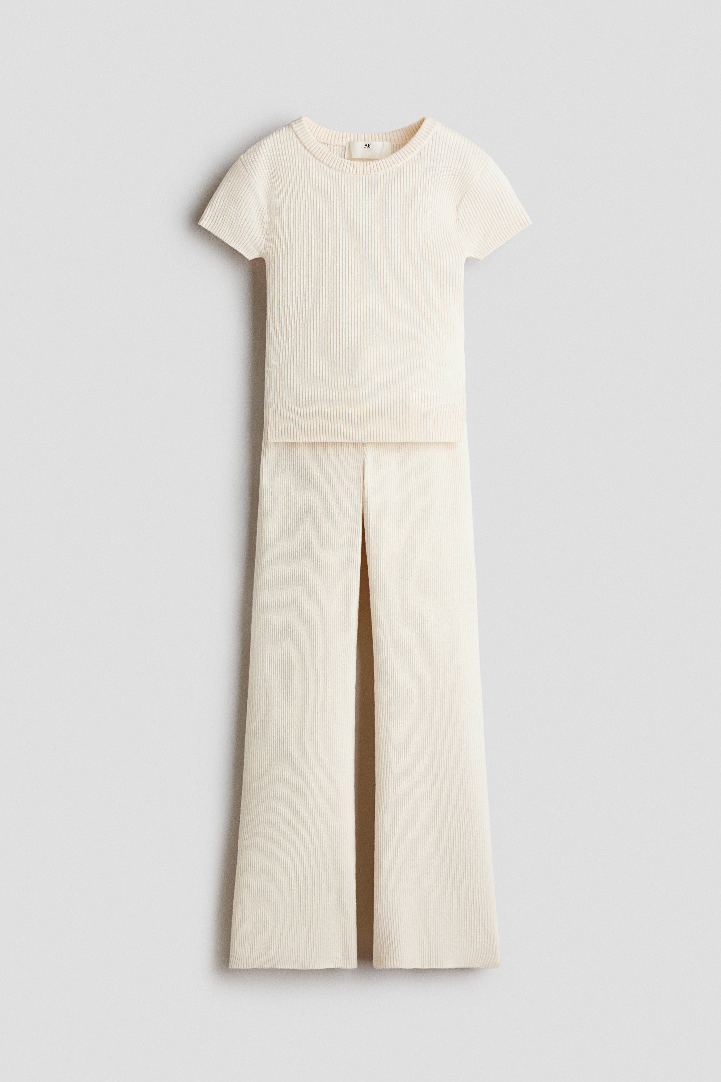 2-piece rib-knit setModel