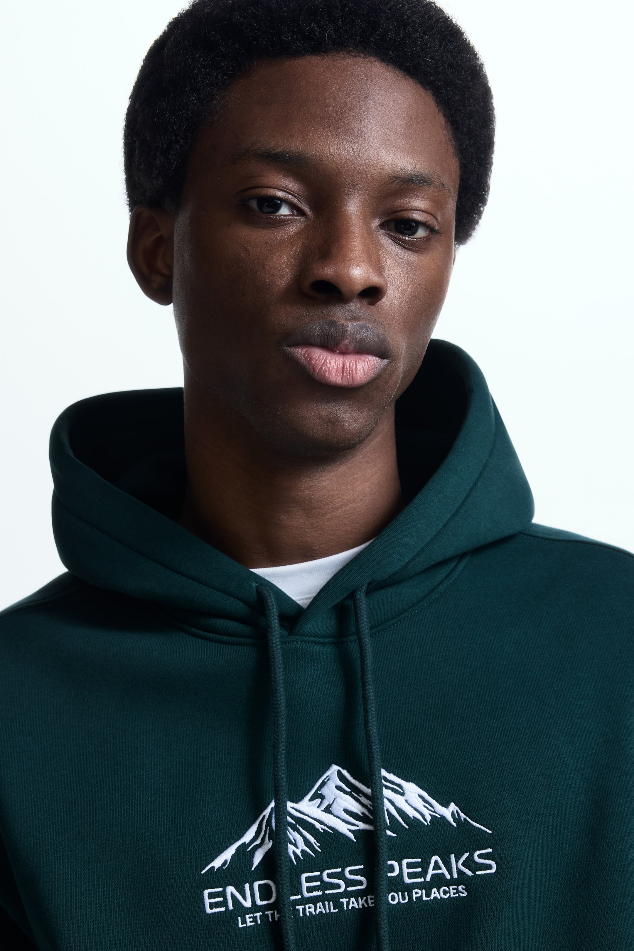 拡大画像を表示: ルーズフィット プリントスウェットパーカ - ダークグリーン／Endless Peaks - Men | H&M JP 2