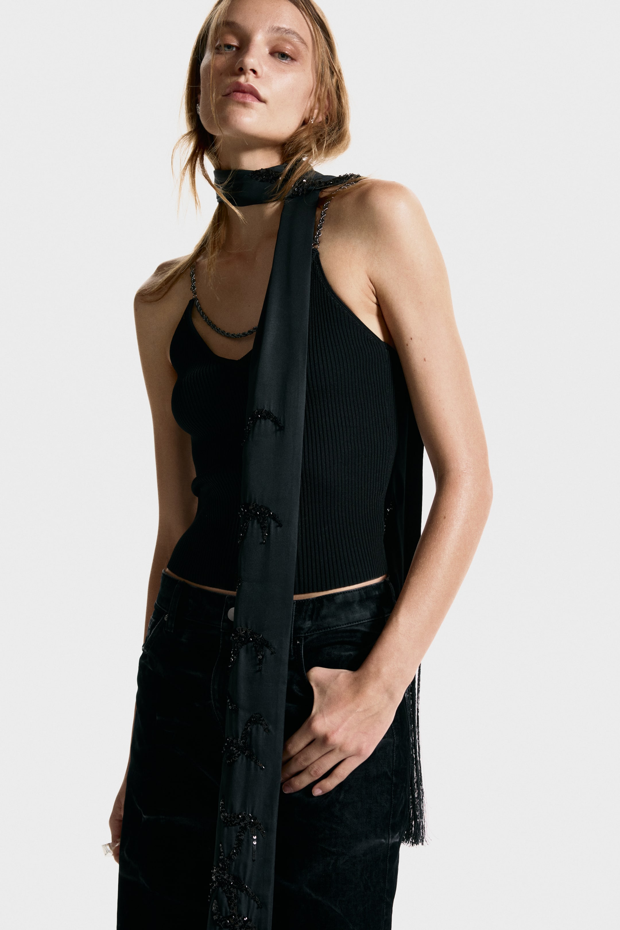 Grotere afbeelding bekijken: Top met kettingdetail - Zwart - DAMES | H&M BE 2