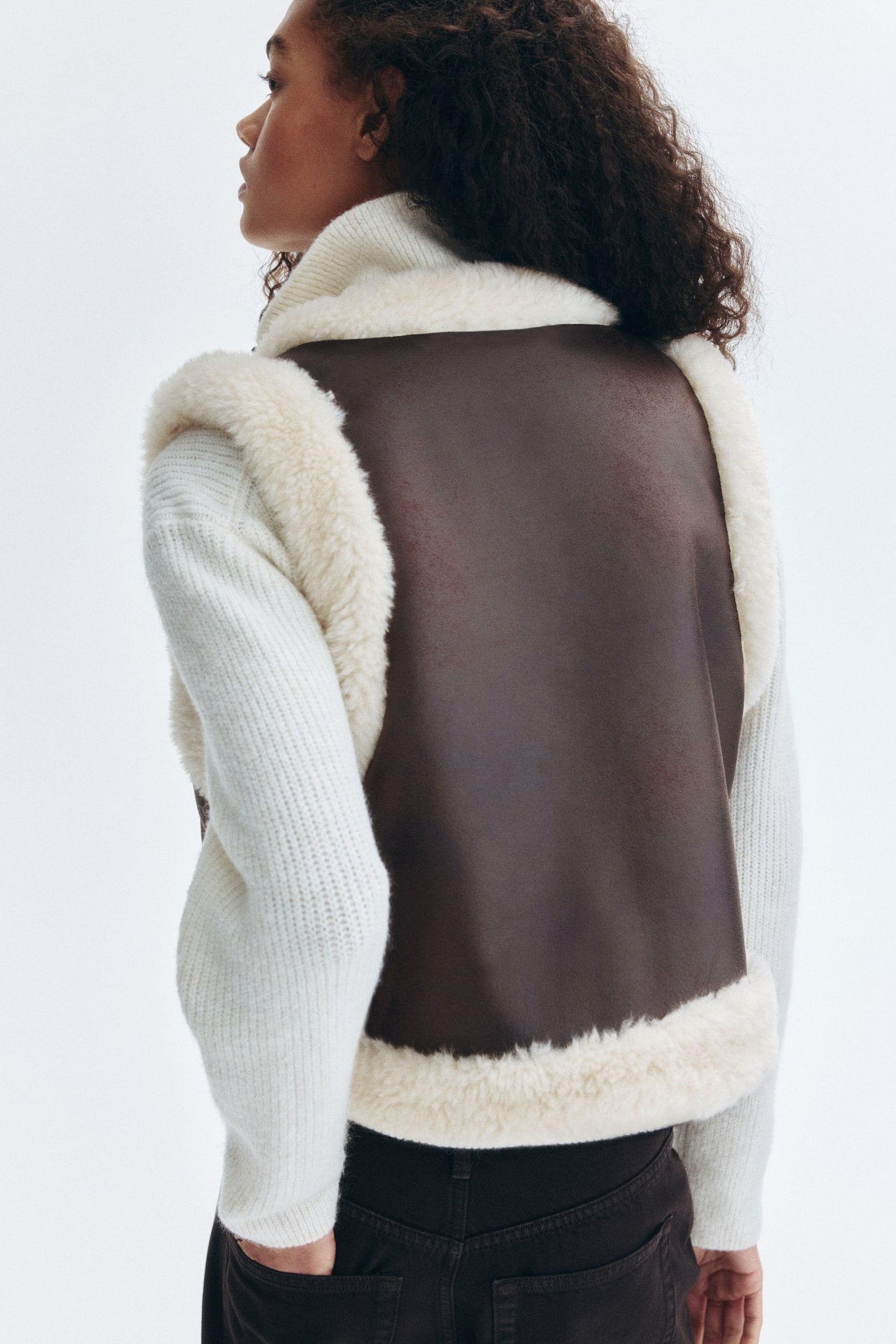 Kamizelka z puszystymi brzegami - Ciemnobrązowy/Czarny/Kwiaty - 3