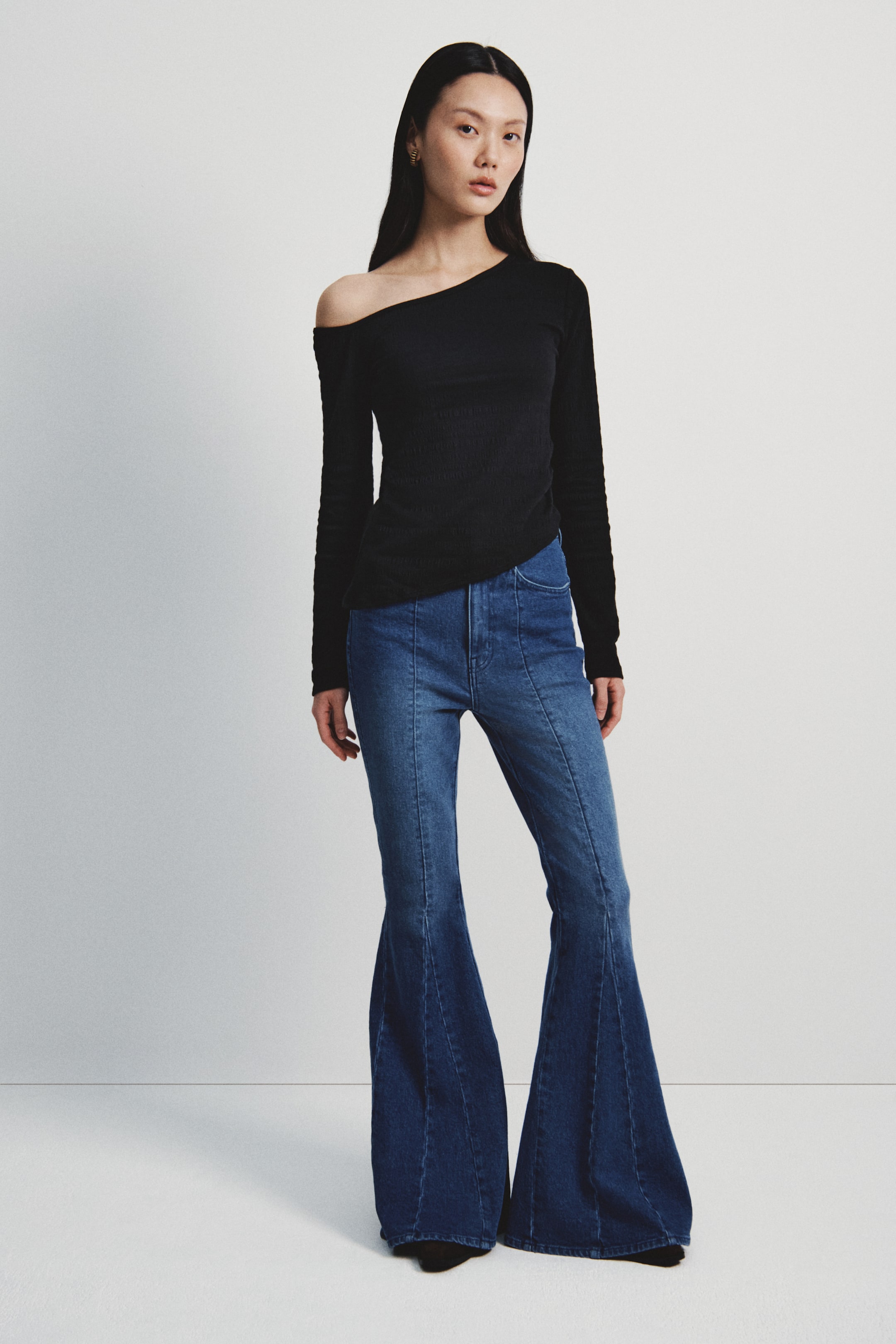 拡大画像を表示: ワンショルダー アシンメトリートップス - ブラック - レディース | H&M JP 2