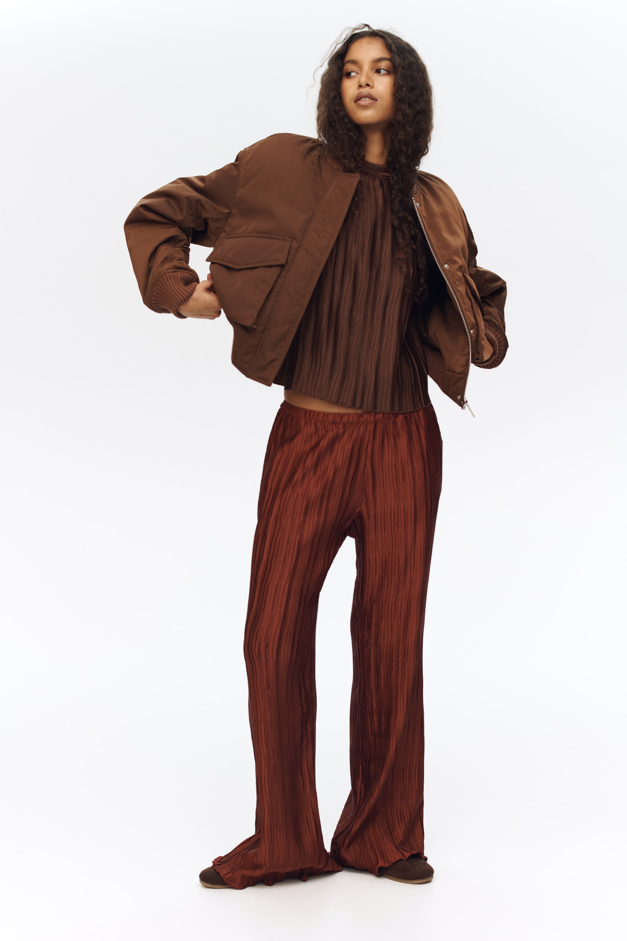 Vezi imaginea mai mare: Pantaloni creponați - Roșu-închis - FEMEI | H&M RO 1