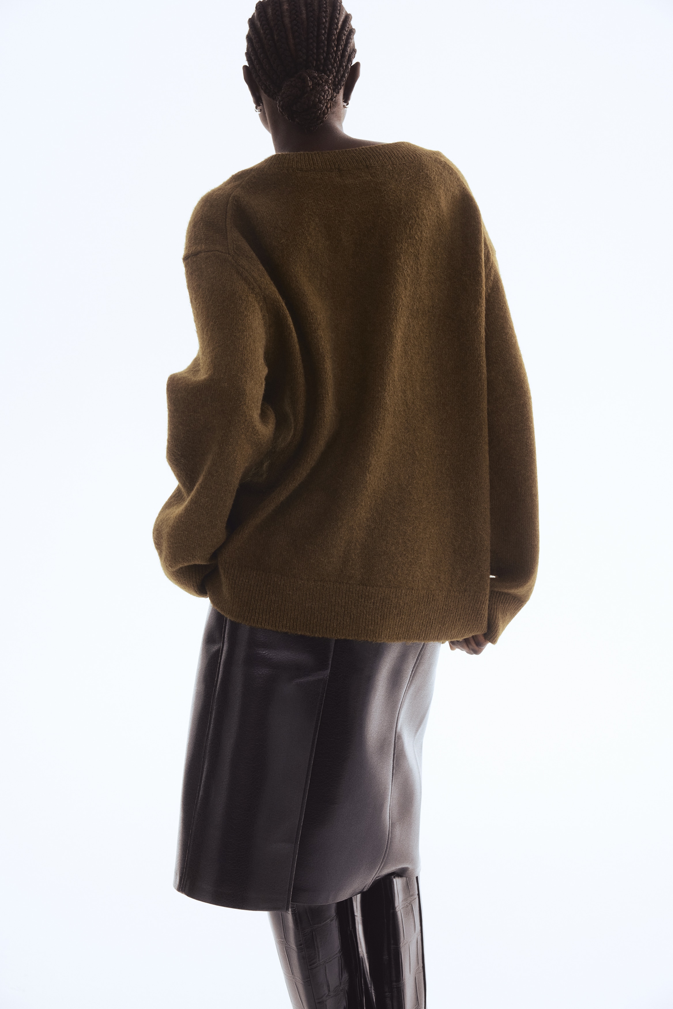 Oversized V-neck jumper