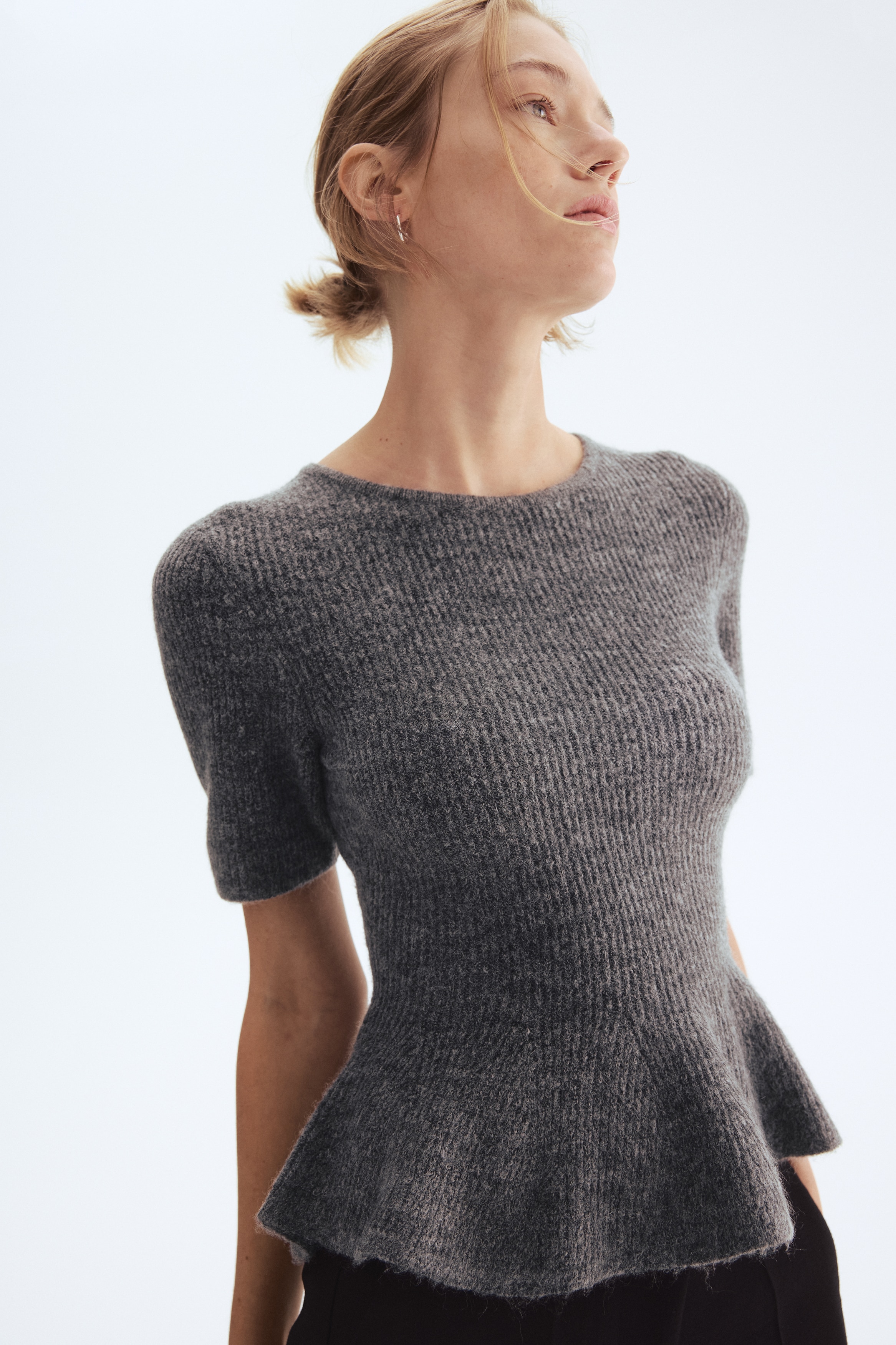 heve♡Arch Peplum knit、チャコール Arch Peplum knit charcoal | HEVE